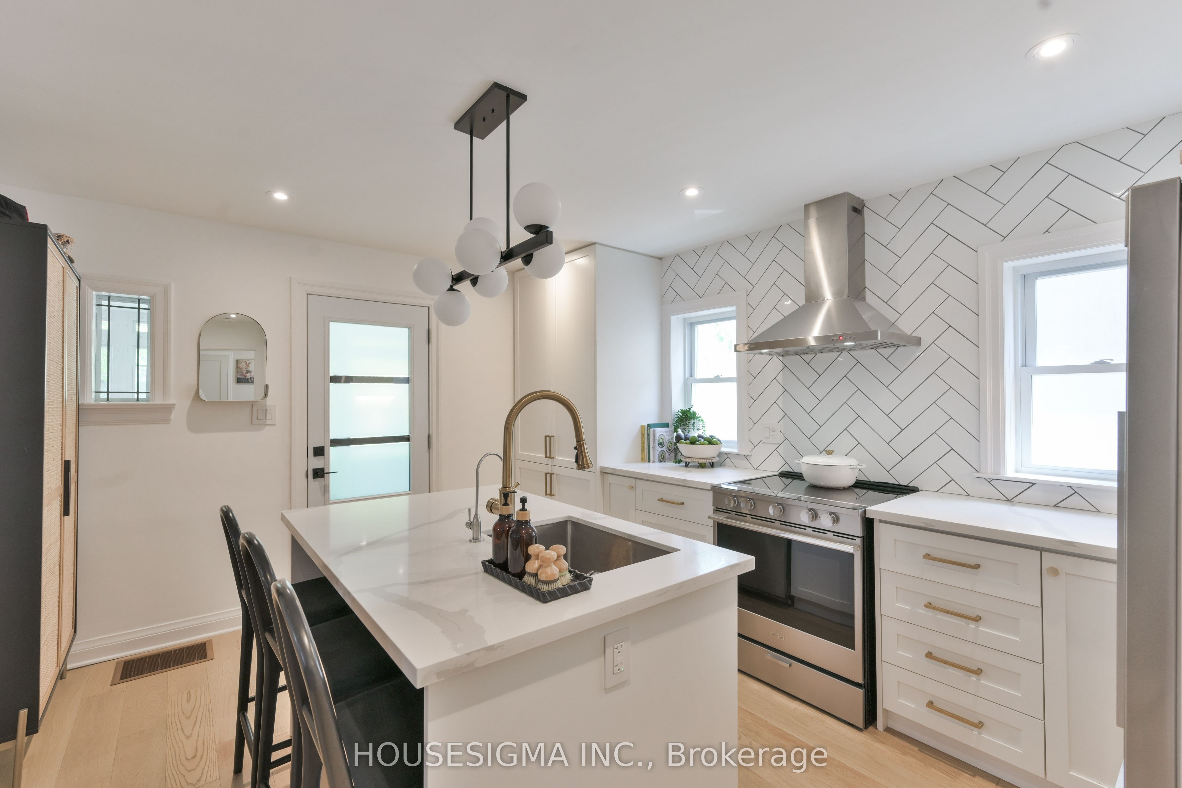 205 William Street, Toronto, ON M9N 2H2 photo 2
