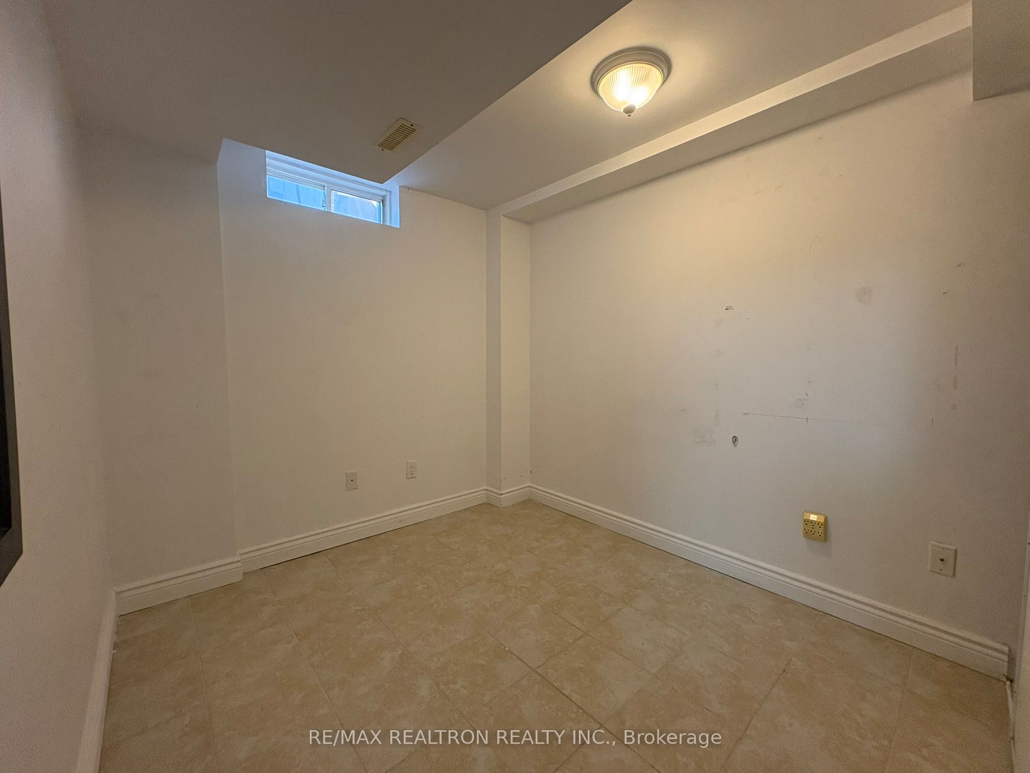11 NORMAN WESLEY Way BSMT, Toronto, ON M3M 3H3 photo 5