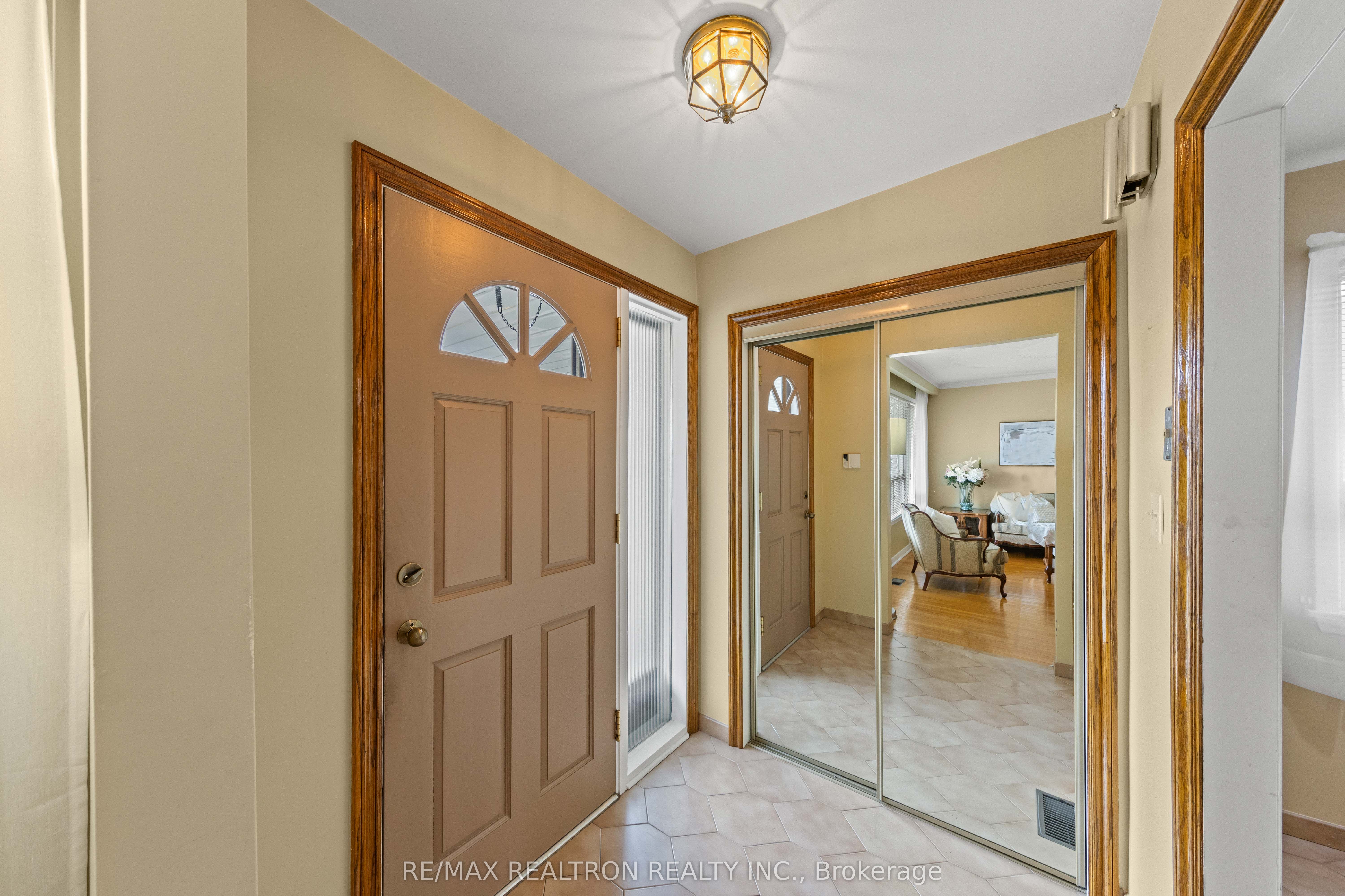 1144 Glengrove Avenue W, Toronto, ON M6B 2K4 photo 2