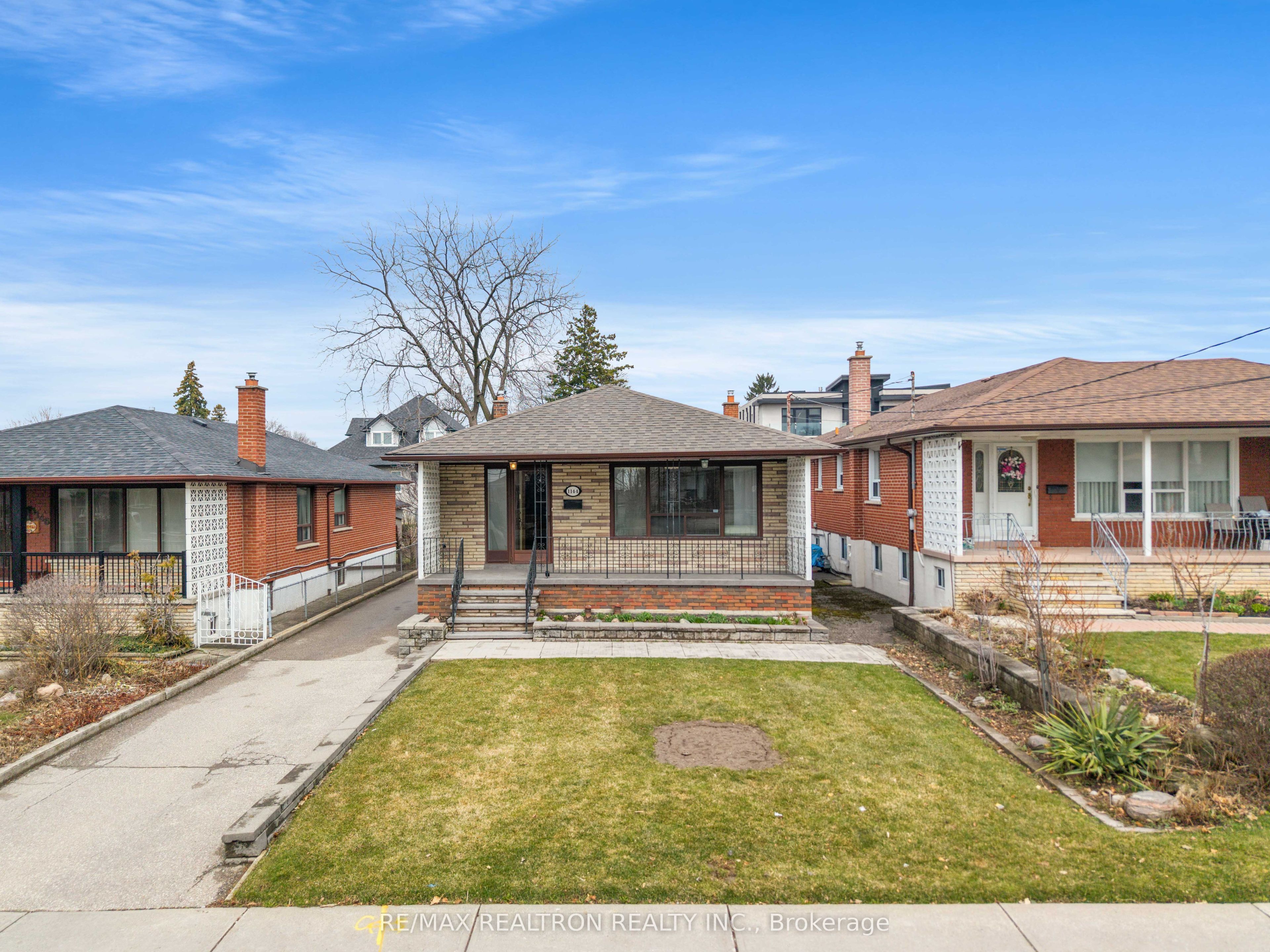 1144 Glengrove Avenue W, Toronto, ON M6B 2K4 photo 3