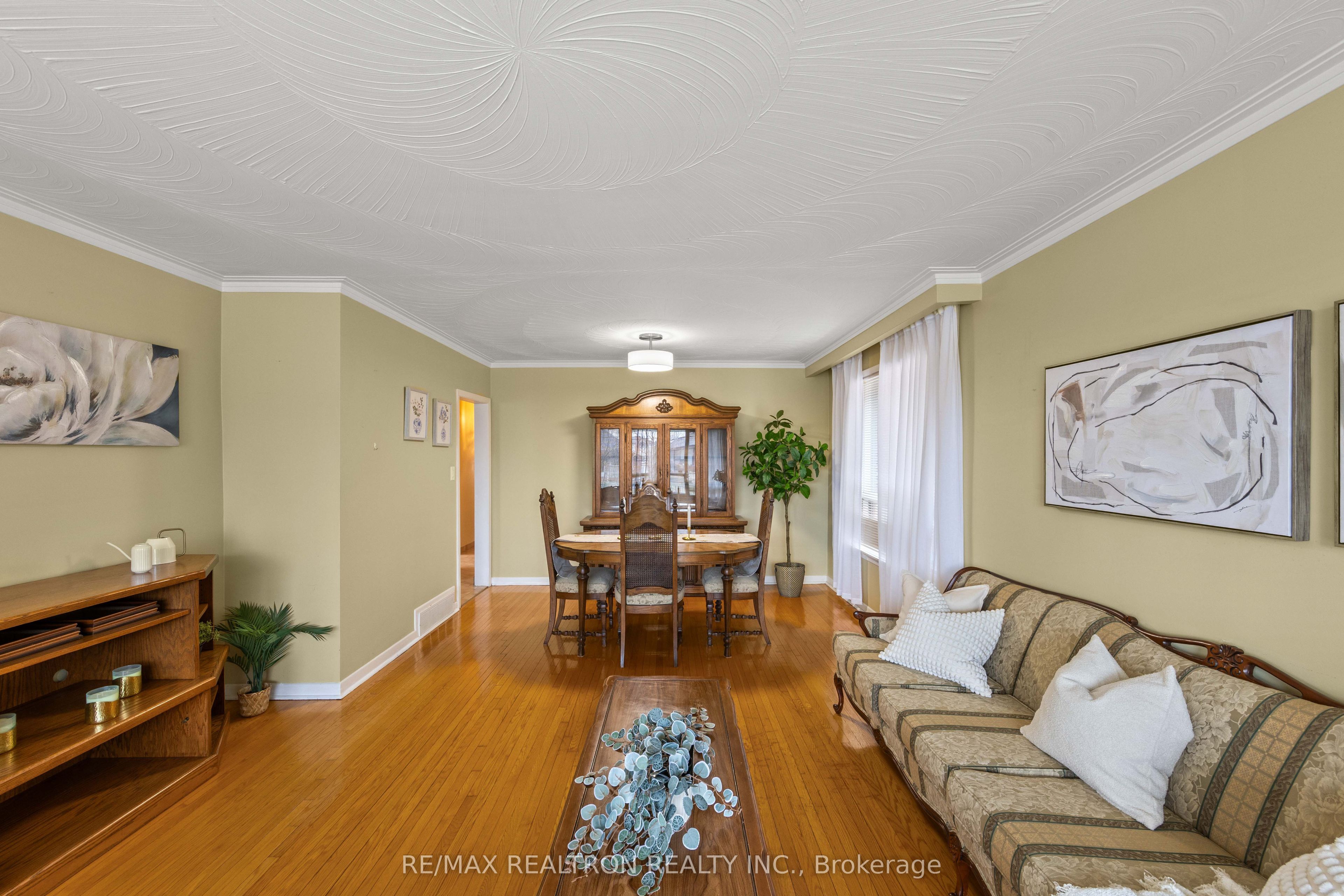 1144 Glengrove Avenue W, Toronto, ON M6B 2K4 photo 5