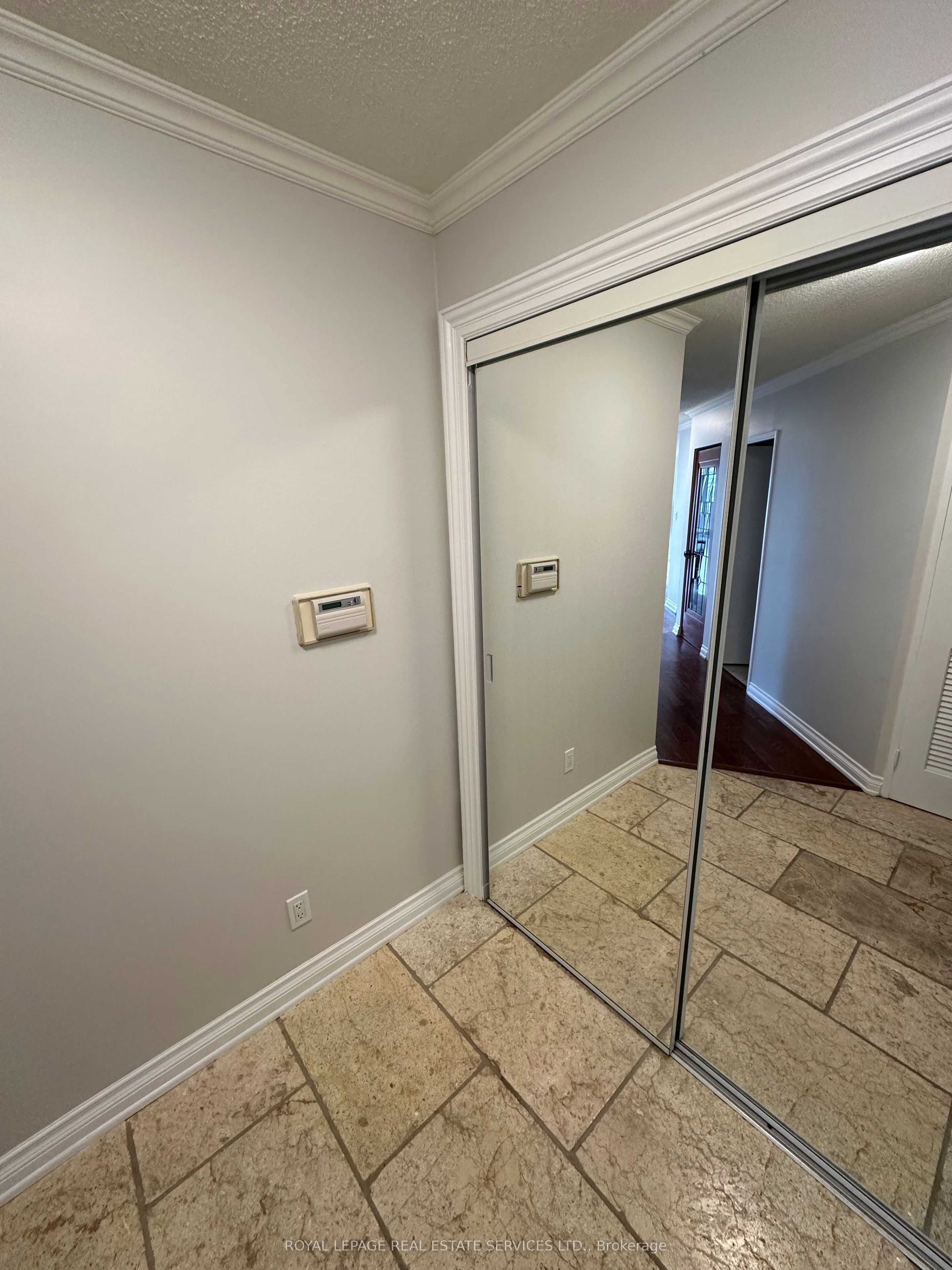 2261 Lake Shore Boulevard W 519, Toronto, ON M8V 3X1 photo 2