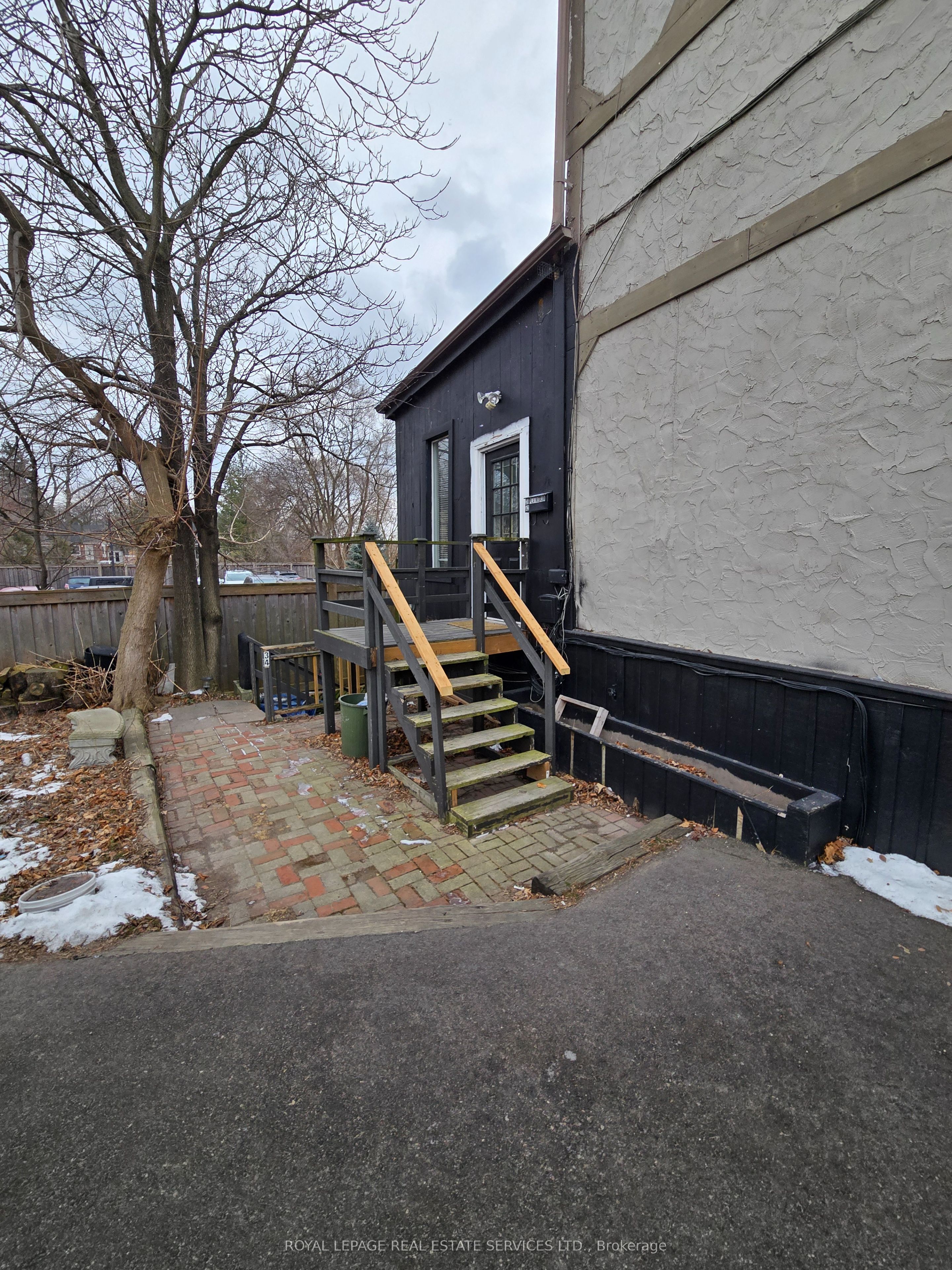 34 Plains Road W A2, Burlington, ON L7T 1E9