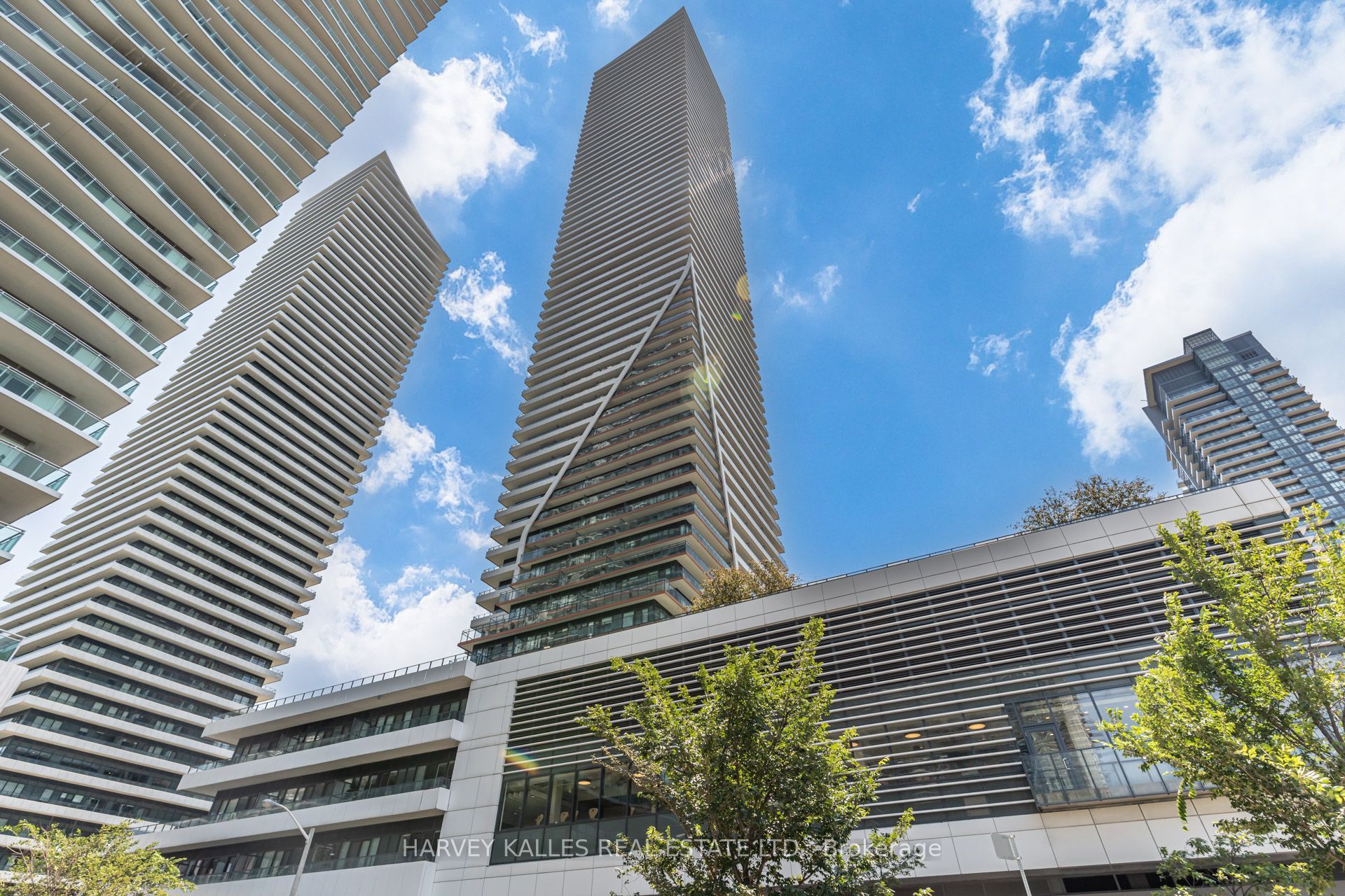 30 Shore Breeze Drive 1822, Toronto, ON M8V 0J1 photo 3