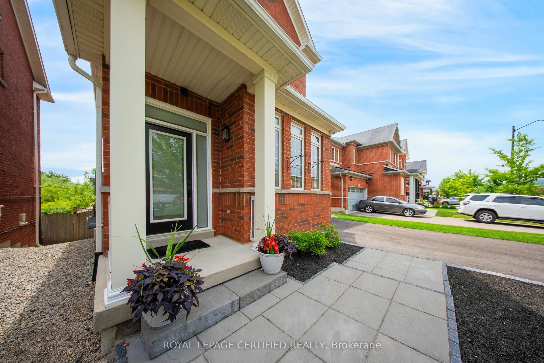 515 Hinchey Crescent, Milton, ON L9T 7X4 photo 2