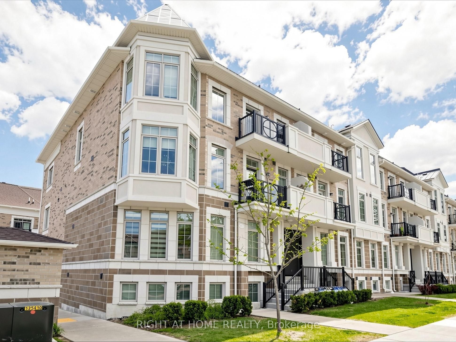86 Preston Meadow Avenue 24, Mississauga, ON L4Z 0C8