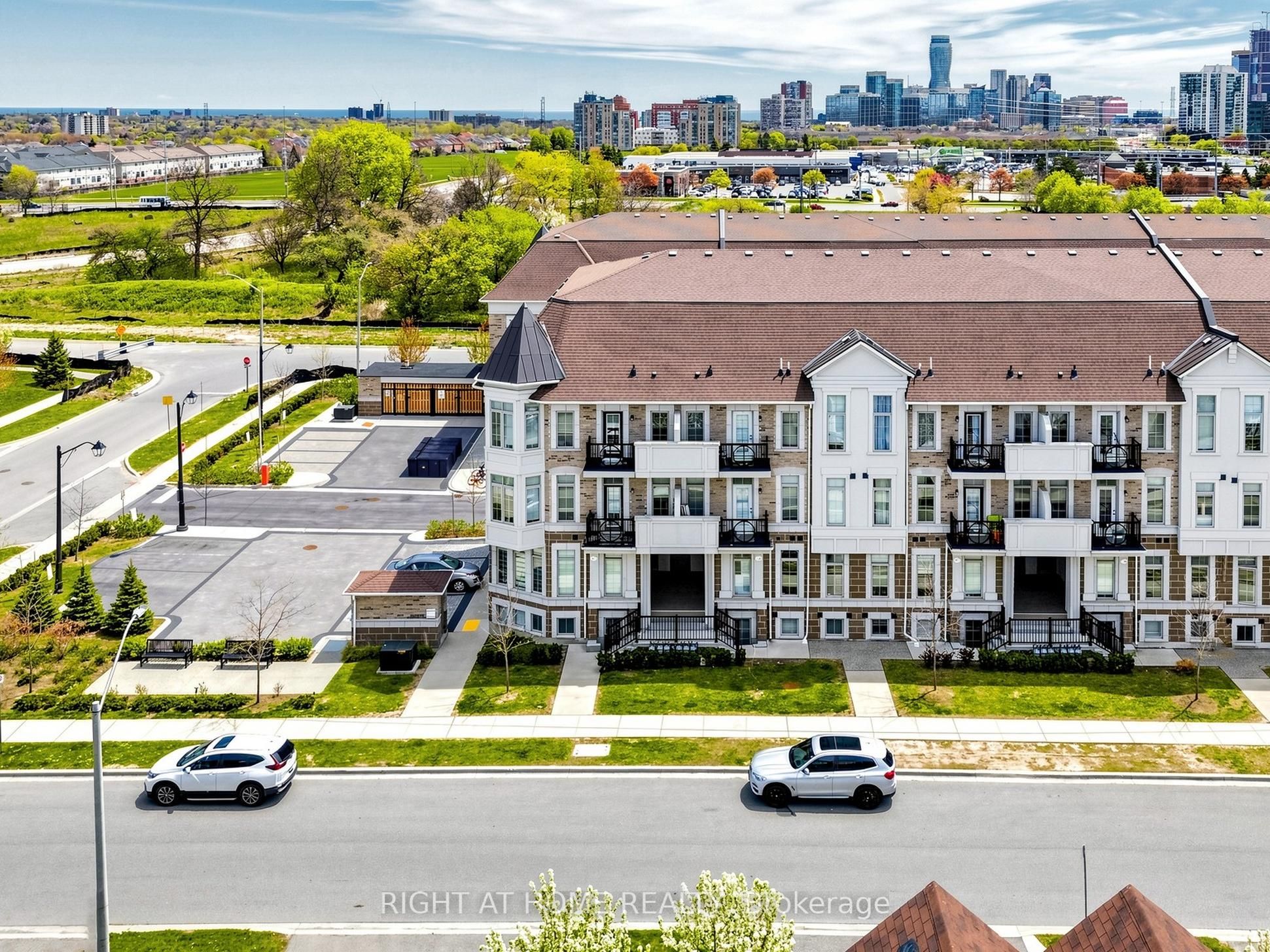 86 Preston Meadow Avenue 24, Mississauga, ON L4Z 0C8 photo 3