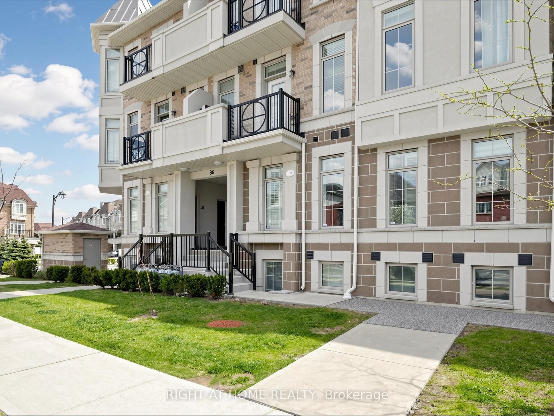 86 Preston Meadow Avenue 24, Mississauga, ON L4Z 0C8 photo 4