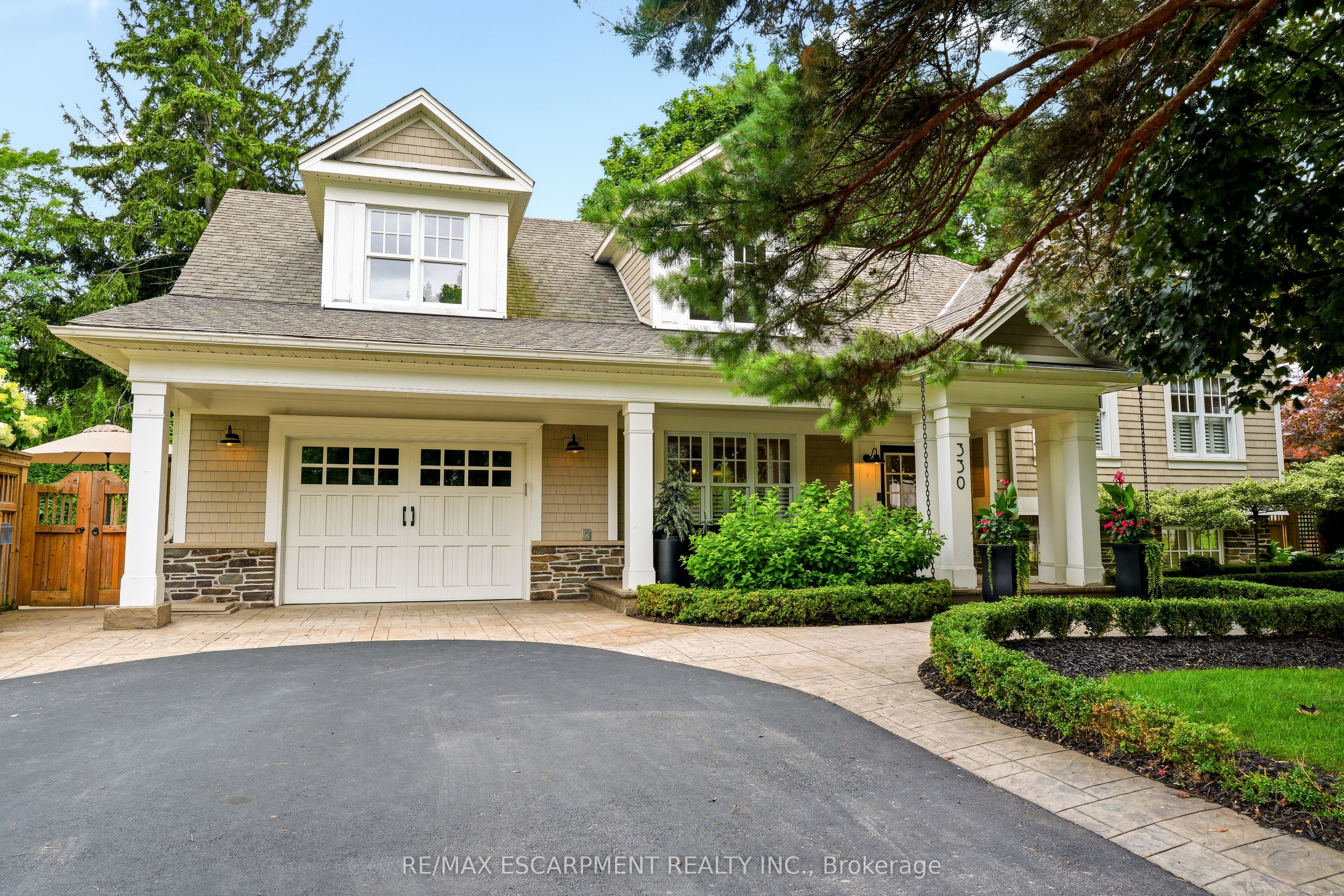 330 Camelot Court, Burlington, ON L7L 2G3 photo 2