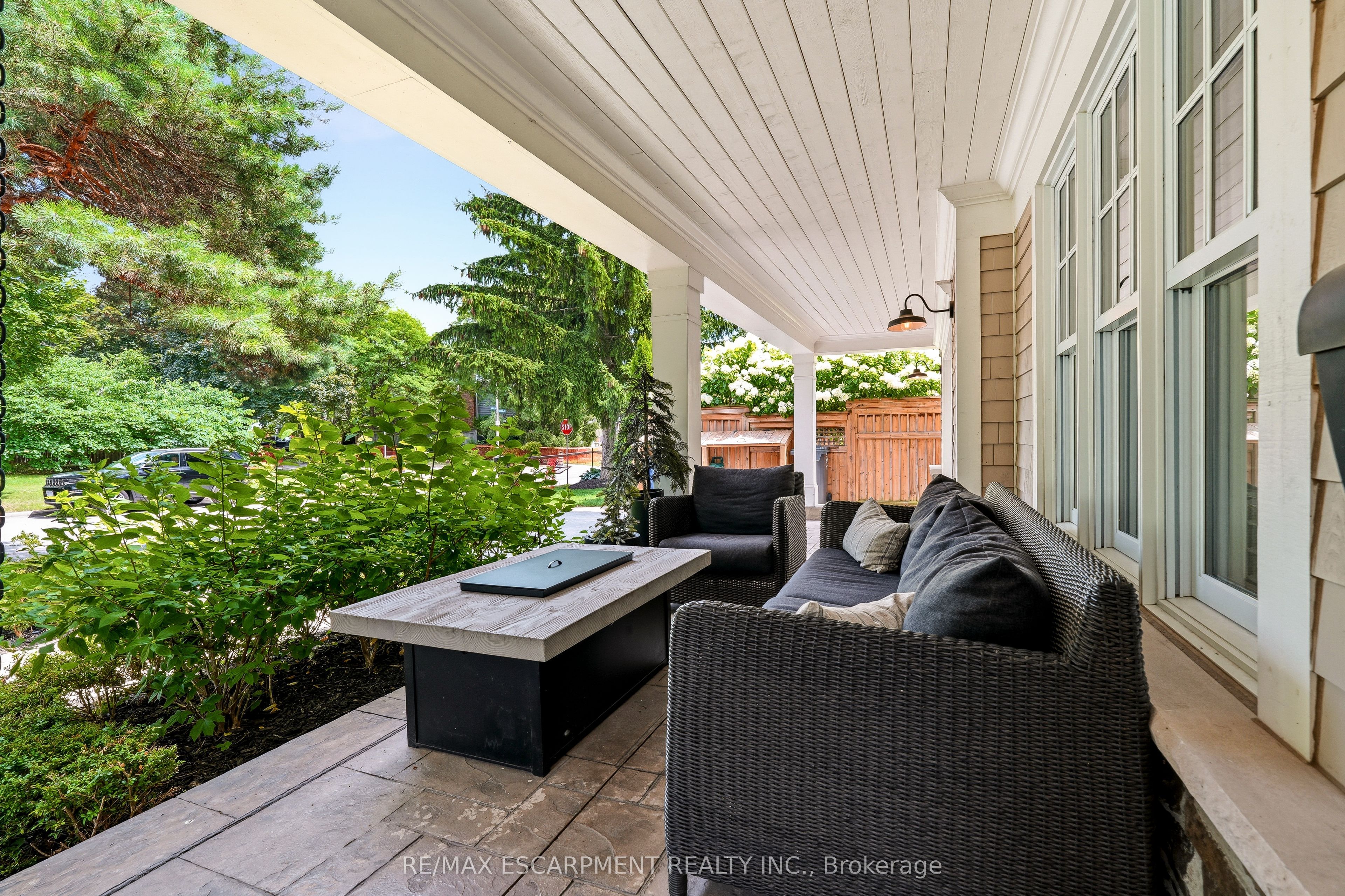 330 Camelot Court, Burlington, ON L7L 2G3 photo 4