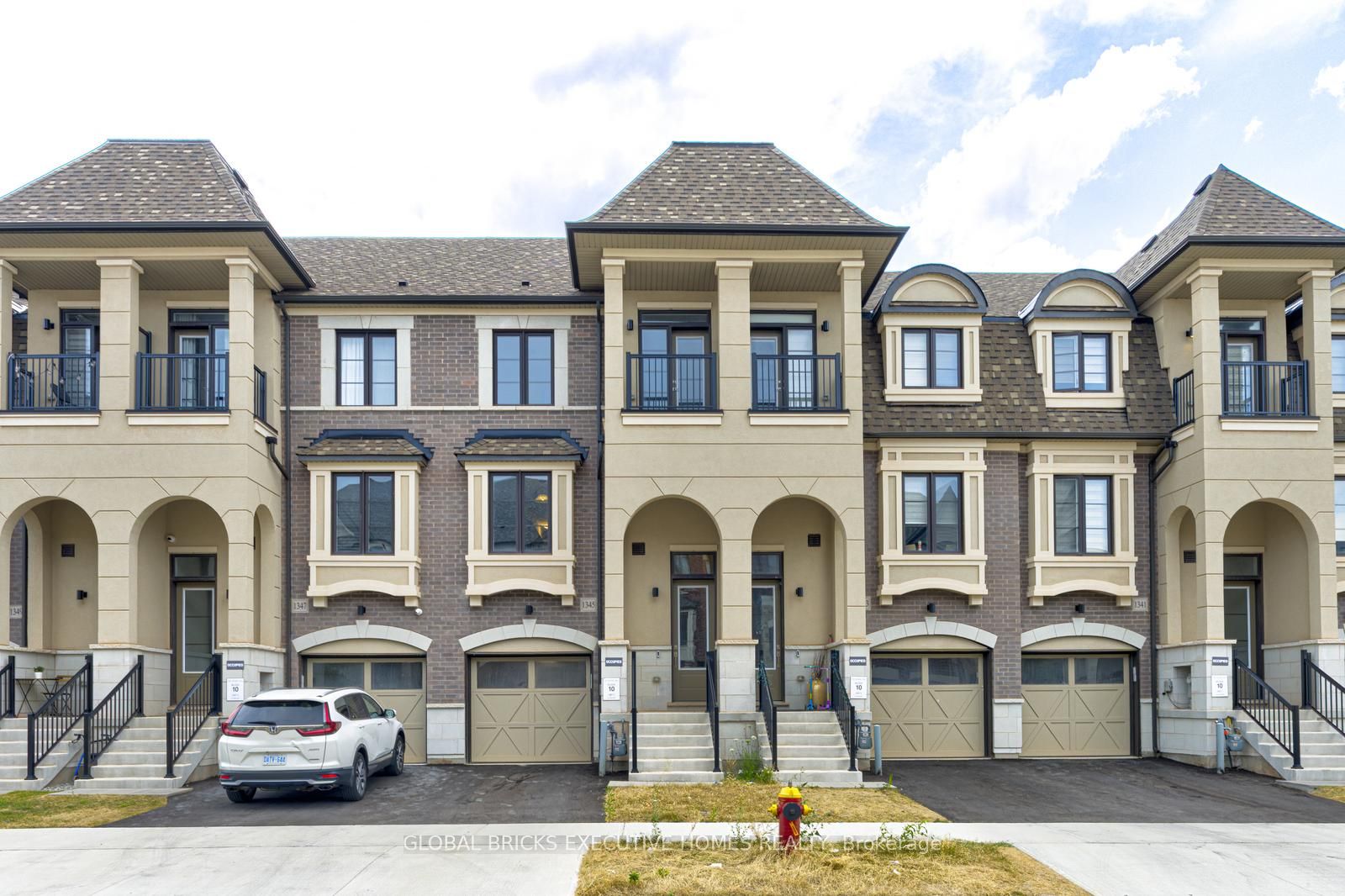1345 Kaniv Street, Oakville, ON L6M 5R3