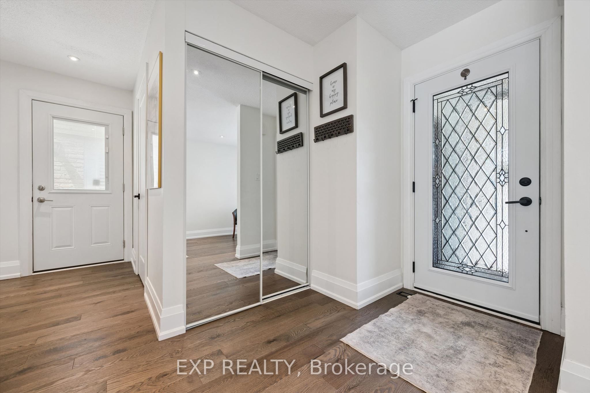 6220 Kindree Circle, Mississauga, ON L5N 3C2 photo 2
