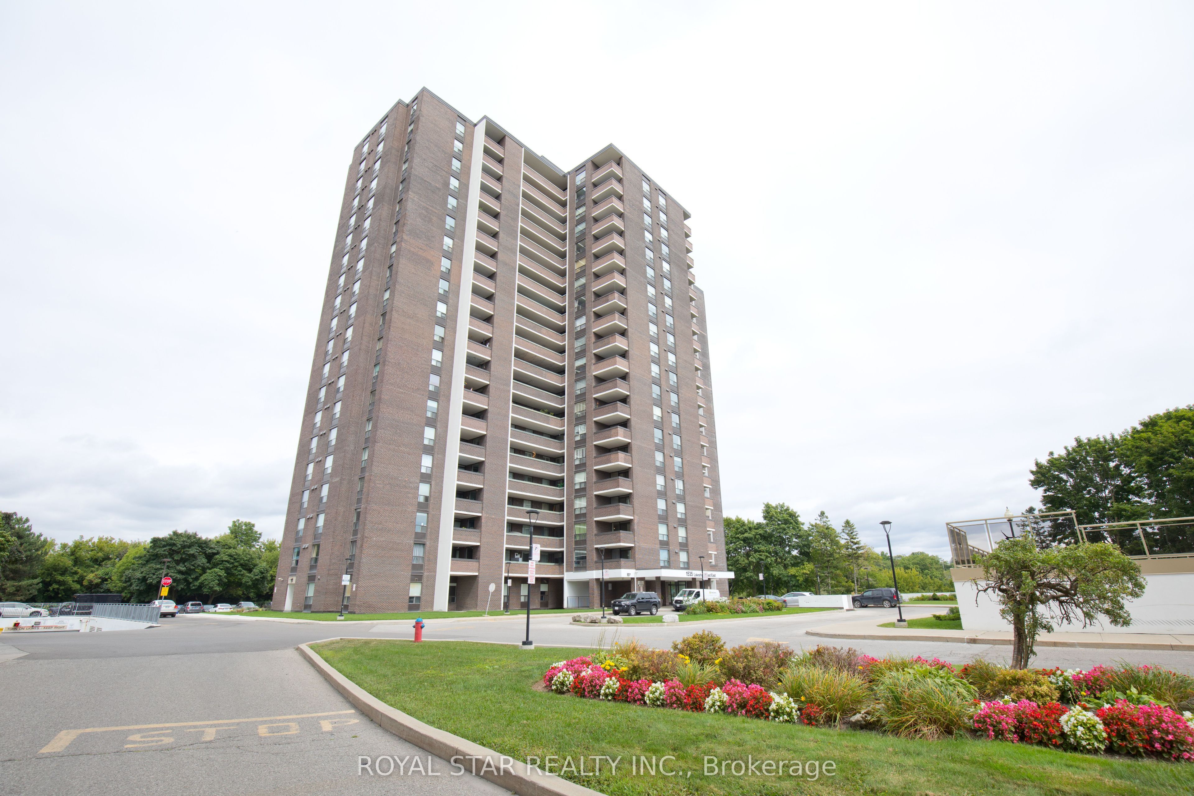 1535 Lakeshore Road E 1607, Mississauga, ON L5E 3E2 photo 2