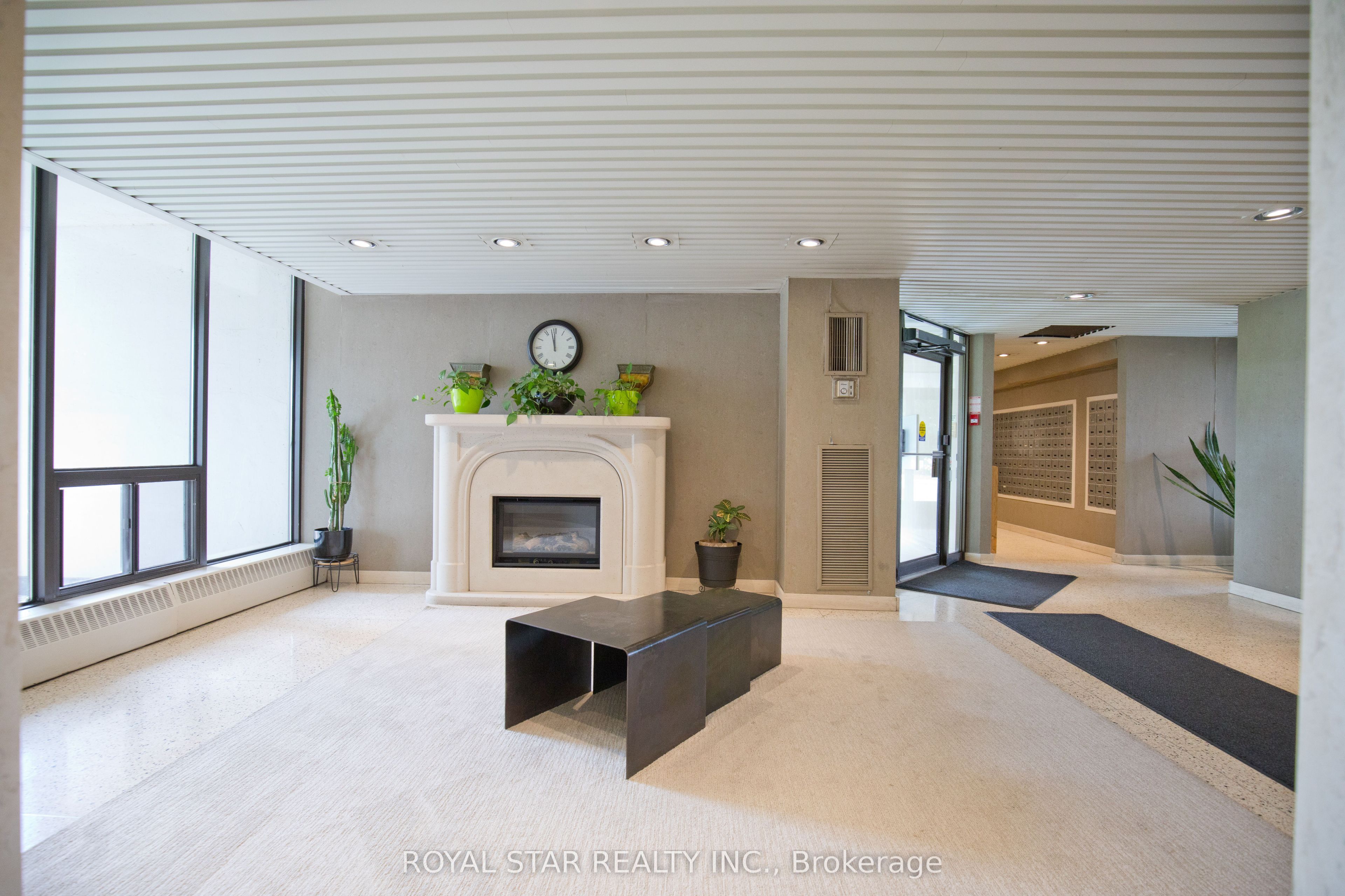 1535 Lakeshore Road E 1607, Mississauga, ON L5E 3E2 photo 3
