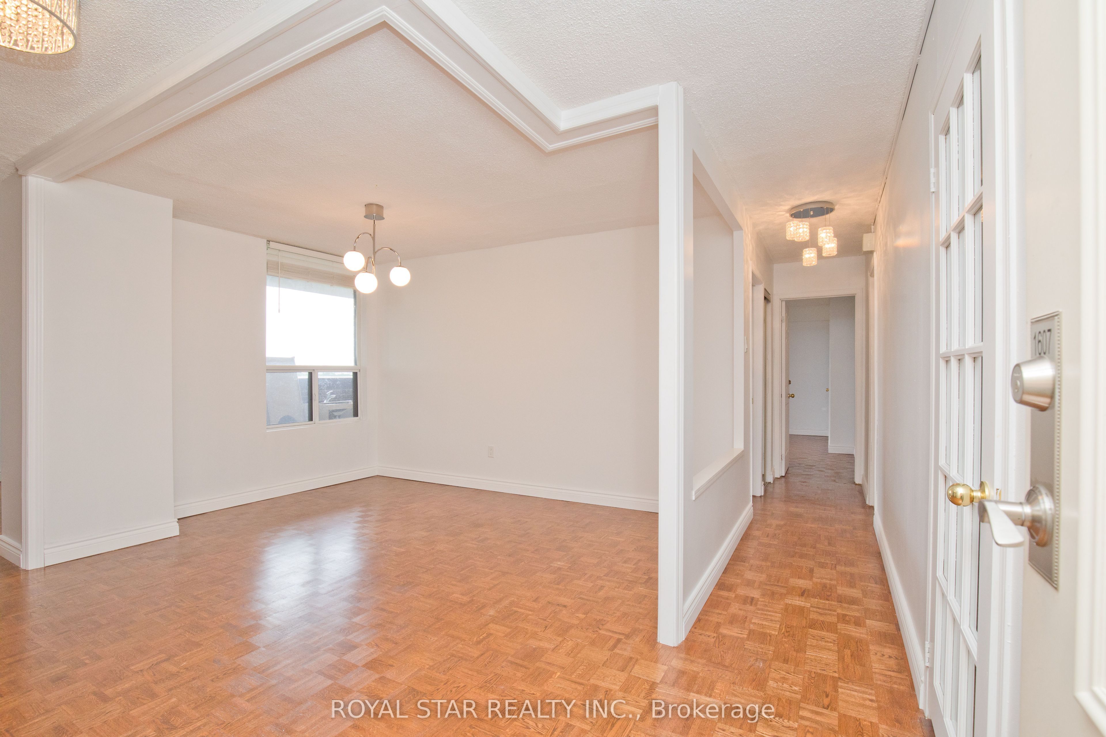 1535 Lakeshore Road E 1607, Mississauga, ON L5E 3E2 photo 5