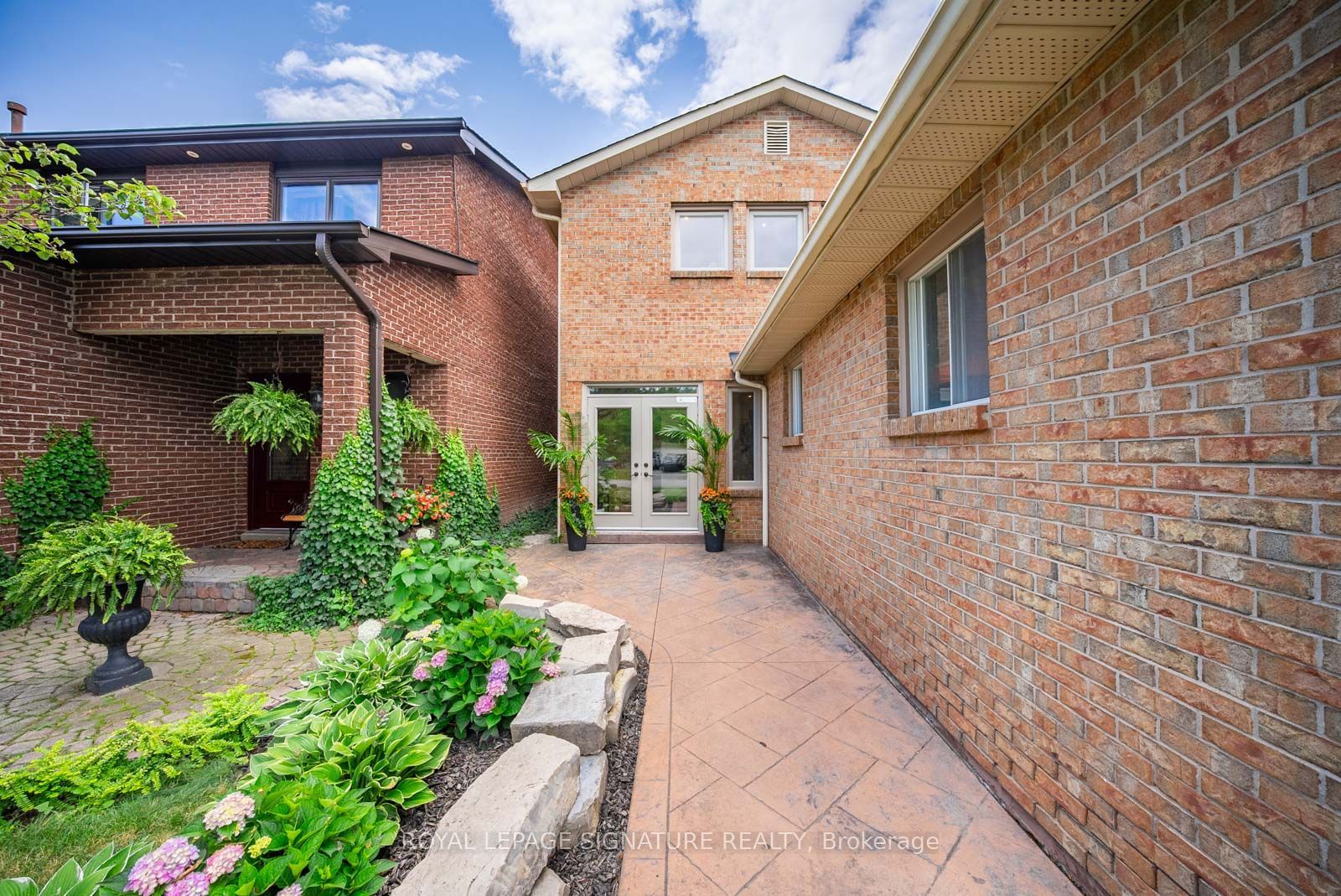 4194 Trellis Crescent, Mississauga, ON L7L 2M2 photo 2