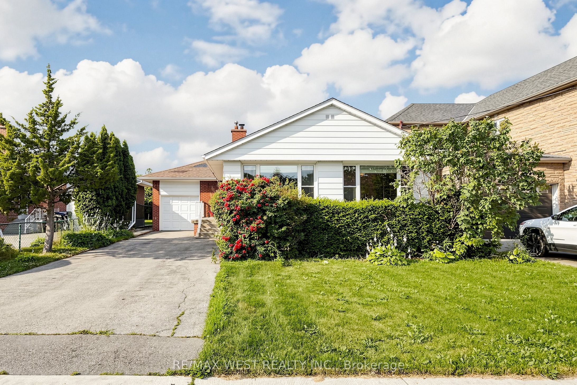 32 Allonsius Drive, Toronto, ON M9C 3N5 photo 3
