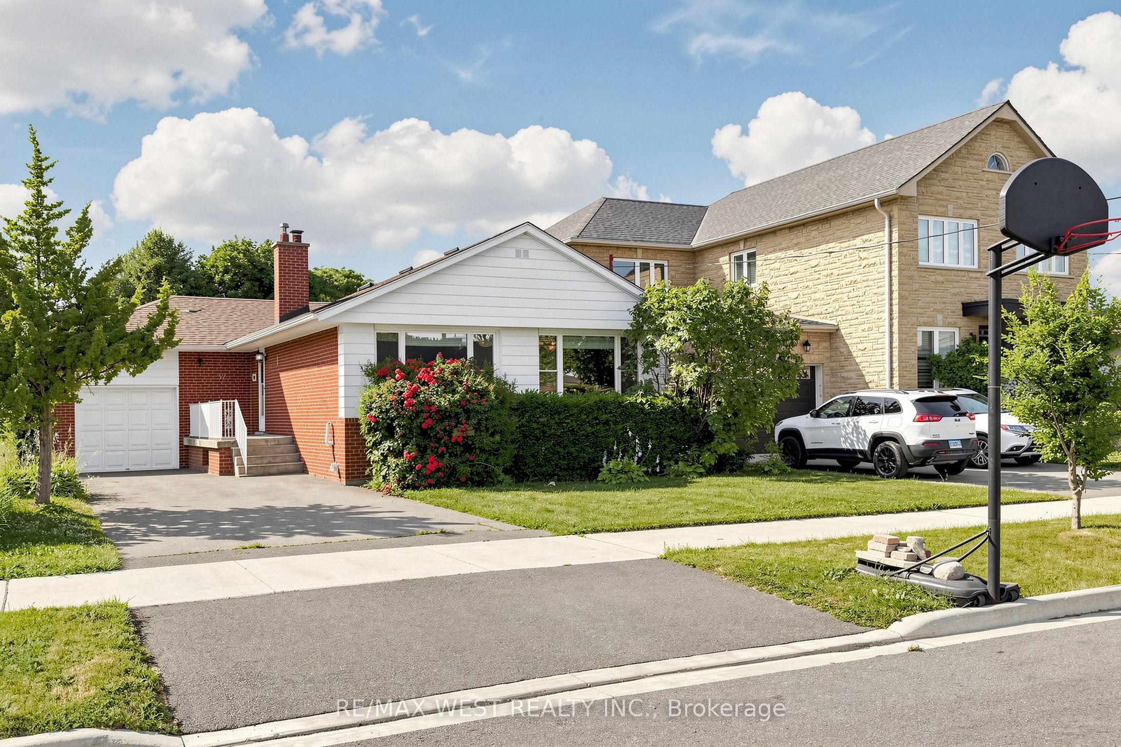 32 Allonsius Drive, Toronto, ON M9C 3N5 photo 5
