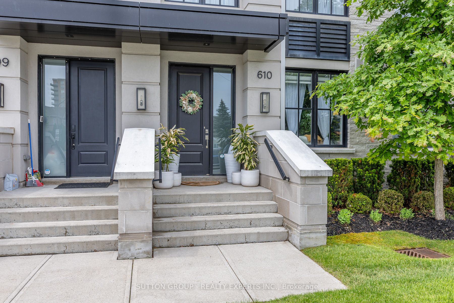 1190 Cawthra Road 610, Mississauga, ON L5E 0B7 photo 5