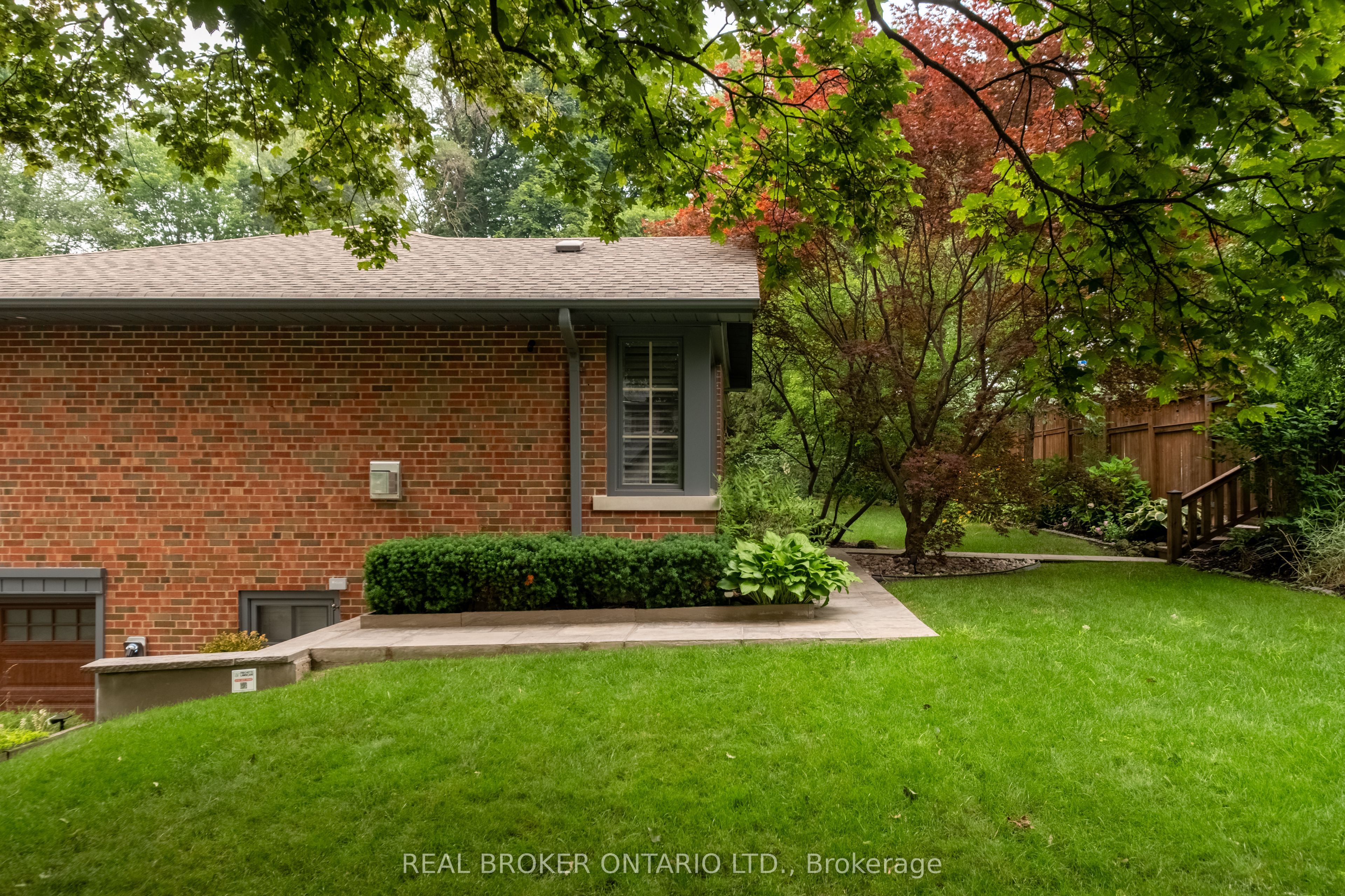 147 Thompson Avenue, Toronto, ON M8Z 3V1 photo 2