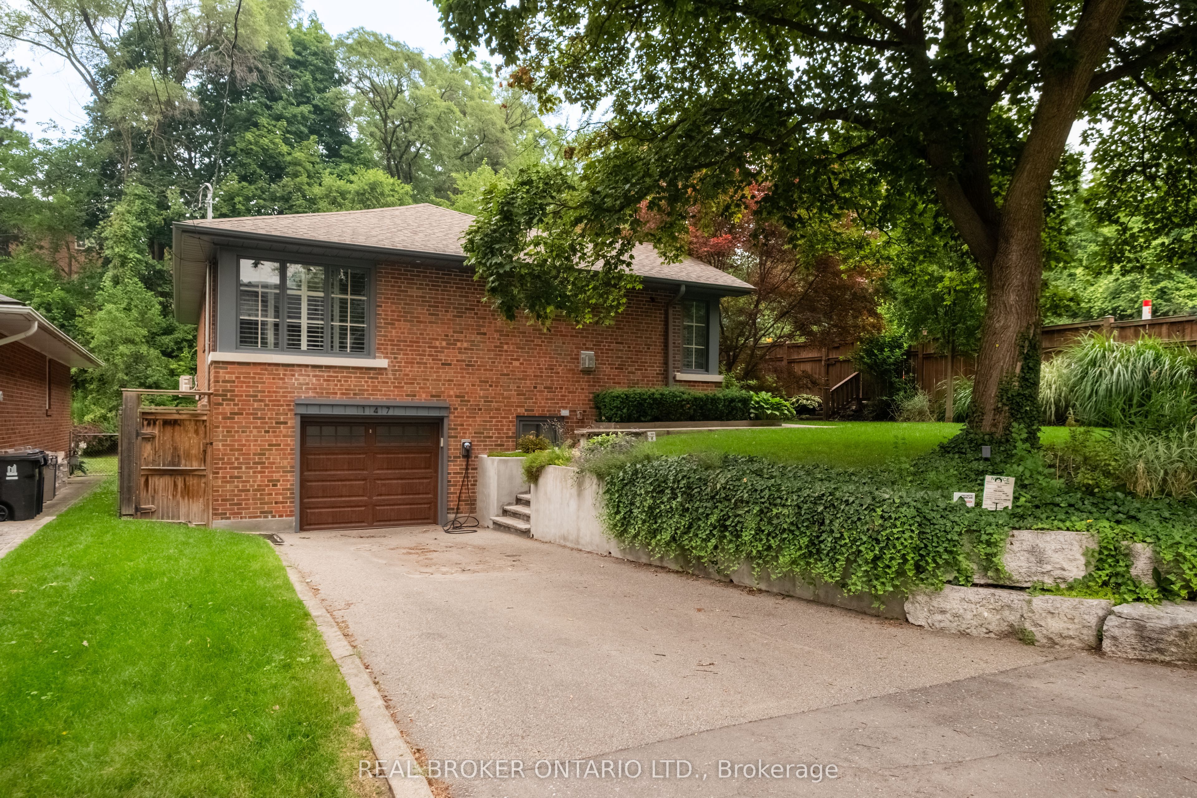 147 Thompson Avenue, Toronto, ON M8Z 3V1 photo 3