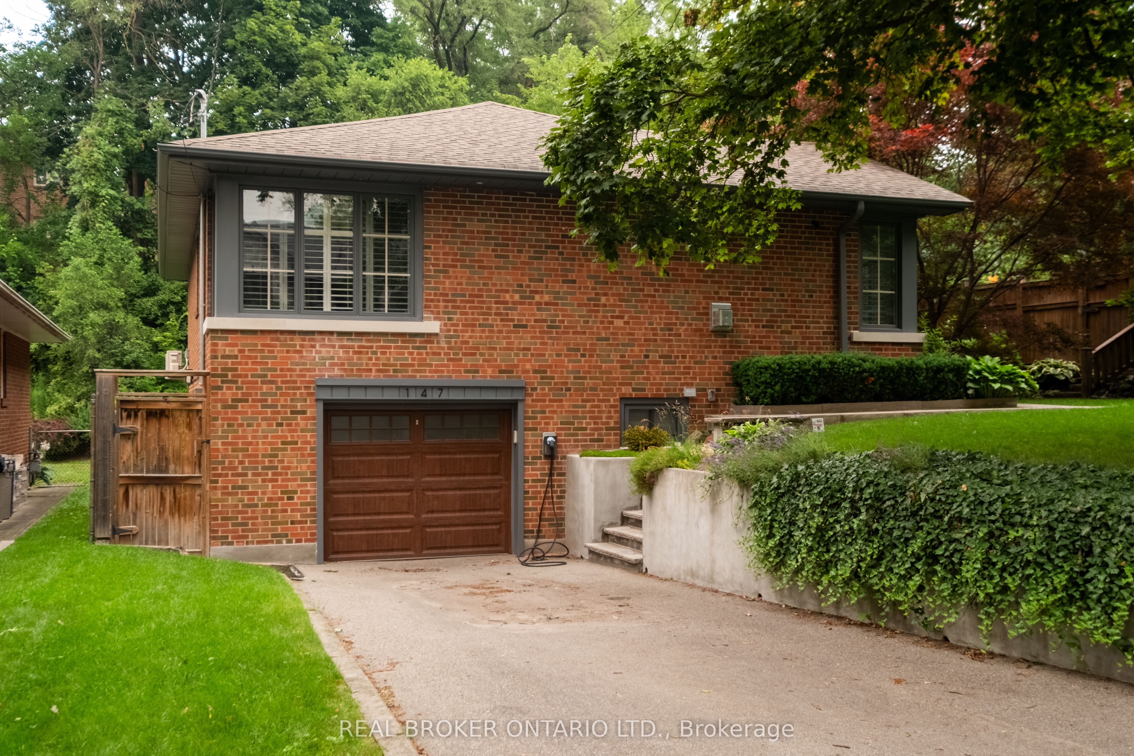 147 Thompson Avenue, Toronto, ON M8Z 3V1 photo 4