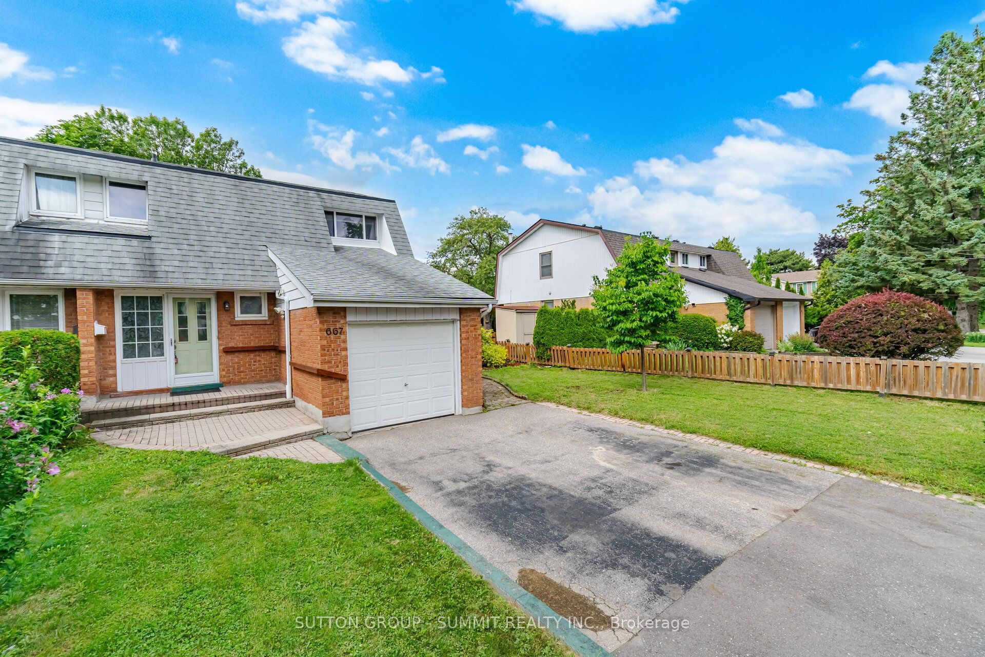 667 Green Meadow Crescent, Mississauga, ON L5A 2V3 photo 2