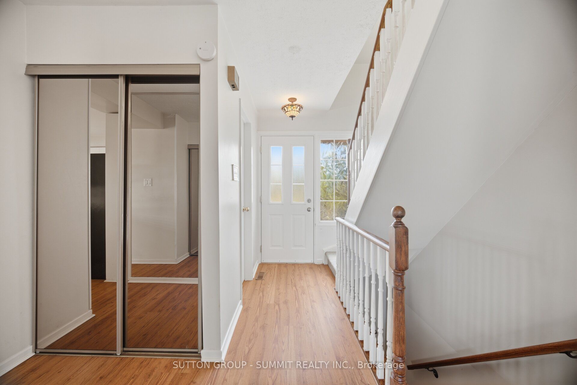 667 Green Meadow Crescent, Mississauga, ON L5A 2V3 photo 4