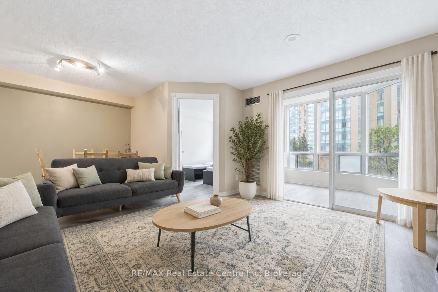 155 HILLCREST Avenue 302, Mississauga, ON L5B 3Z2