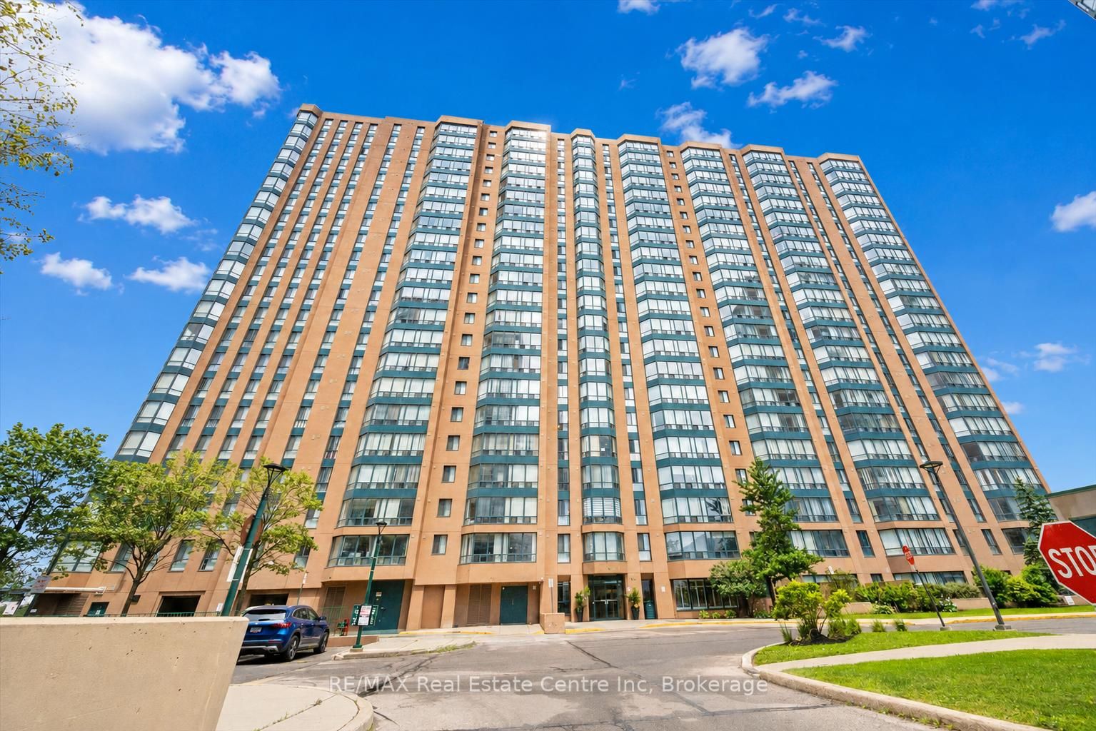 155 HILLCREST Avenue 302, Mississauga, ON L5B 3Z2 photo 2