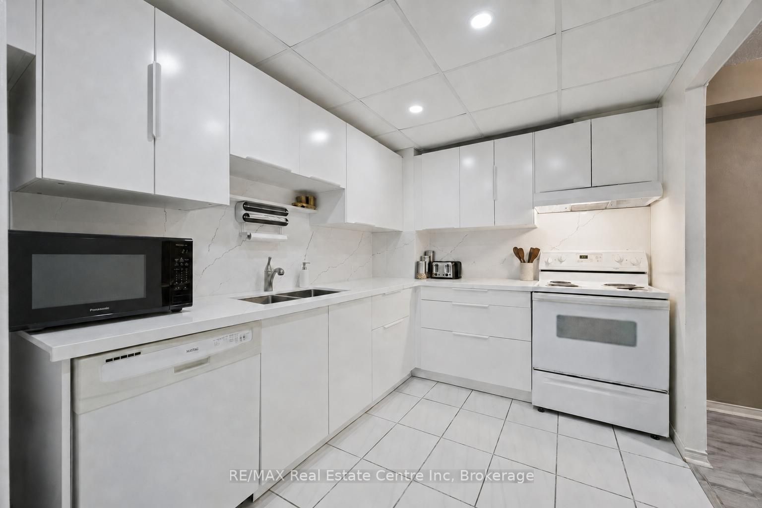155 HILLCREST Avenue 302, Mississauga, ON L5B 3Z2 photo 4