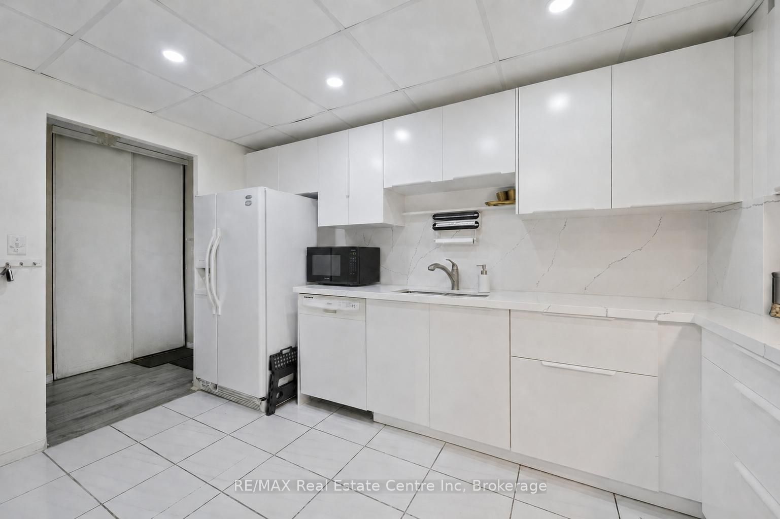155 HILLCREST Avenue 302, Mississauga, ON L5B 3Z2 photo 5