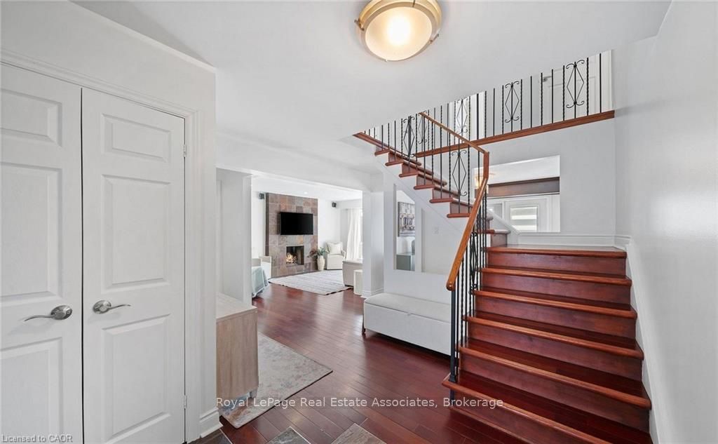 1550 Woodeden Drive Upper, Mississauga, ON L5H 2V3 photo 3