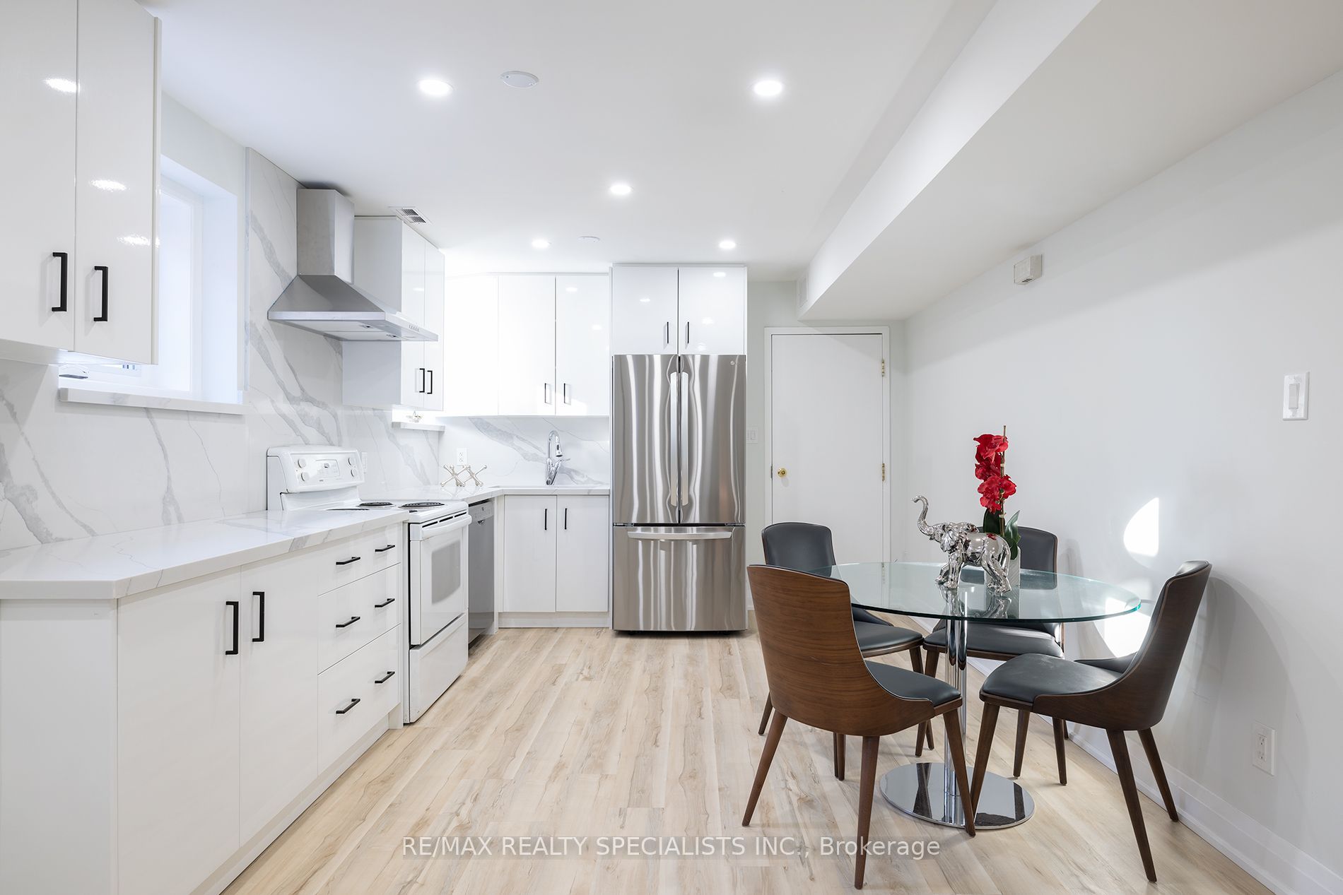 4279 Woodington Drive, Mississauga, ON L4Z 1M1 photo 4