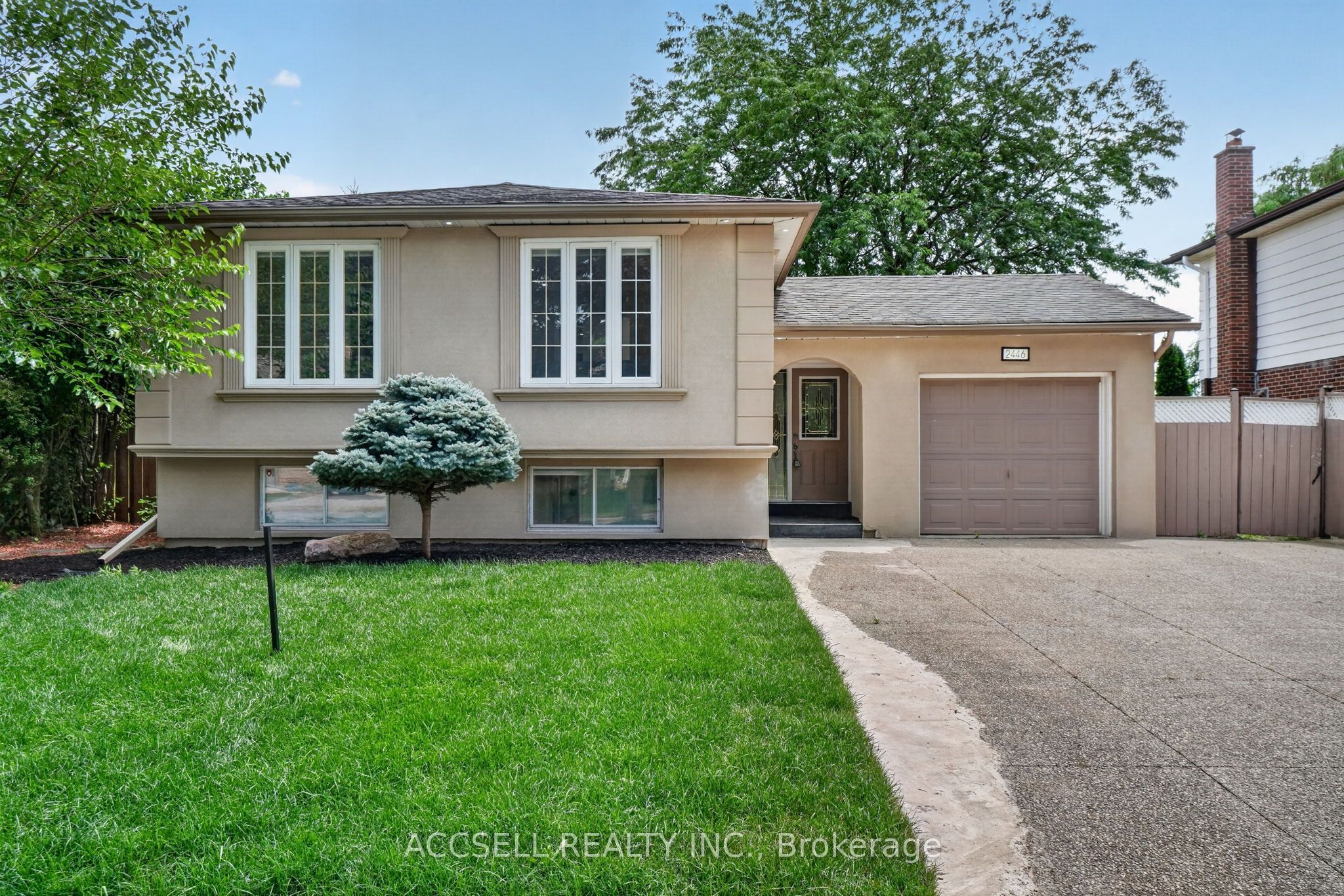2446 Ventura Drive, Oakville, ON L6L 2H7