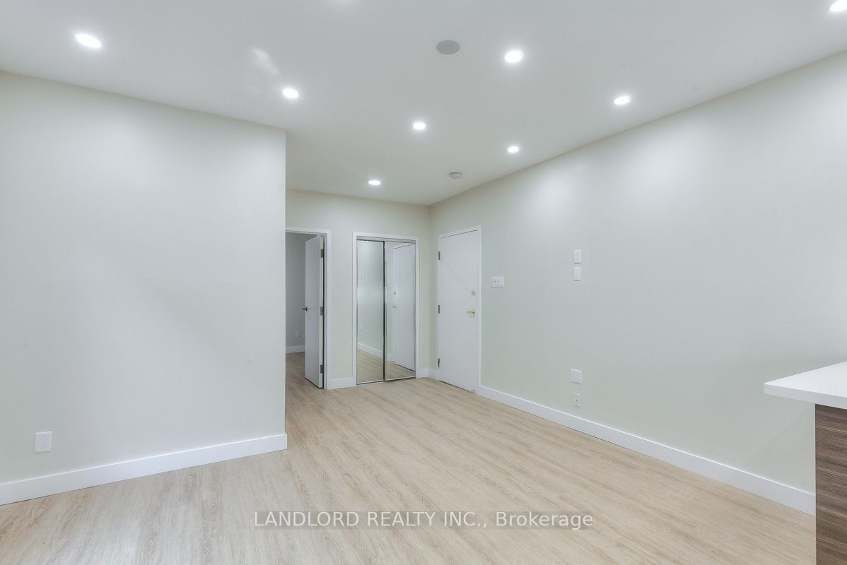 240 Durie Street 305, Toronto, ON M6S 3G1 photo 2