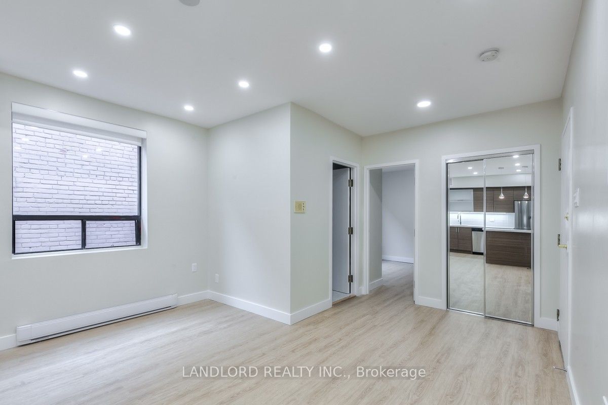 240 Durie Street 305, Toronto, ON M6S 3G1 photo 3