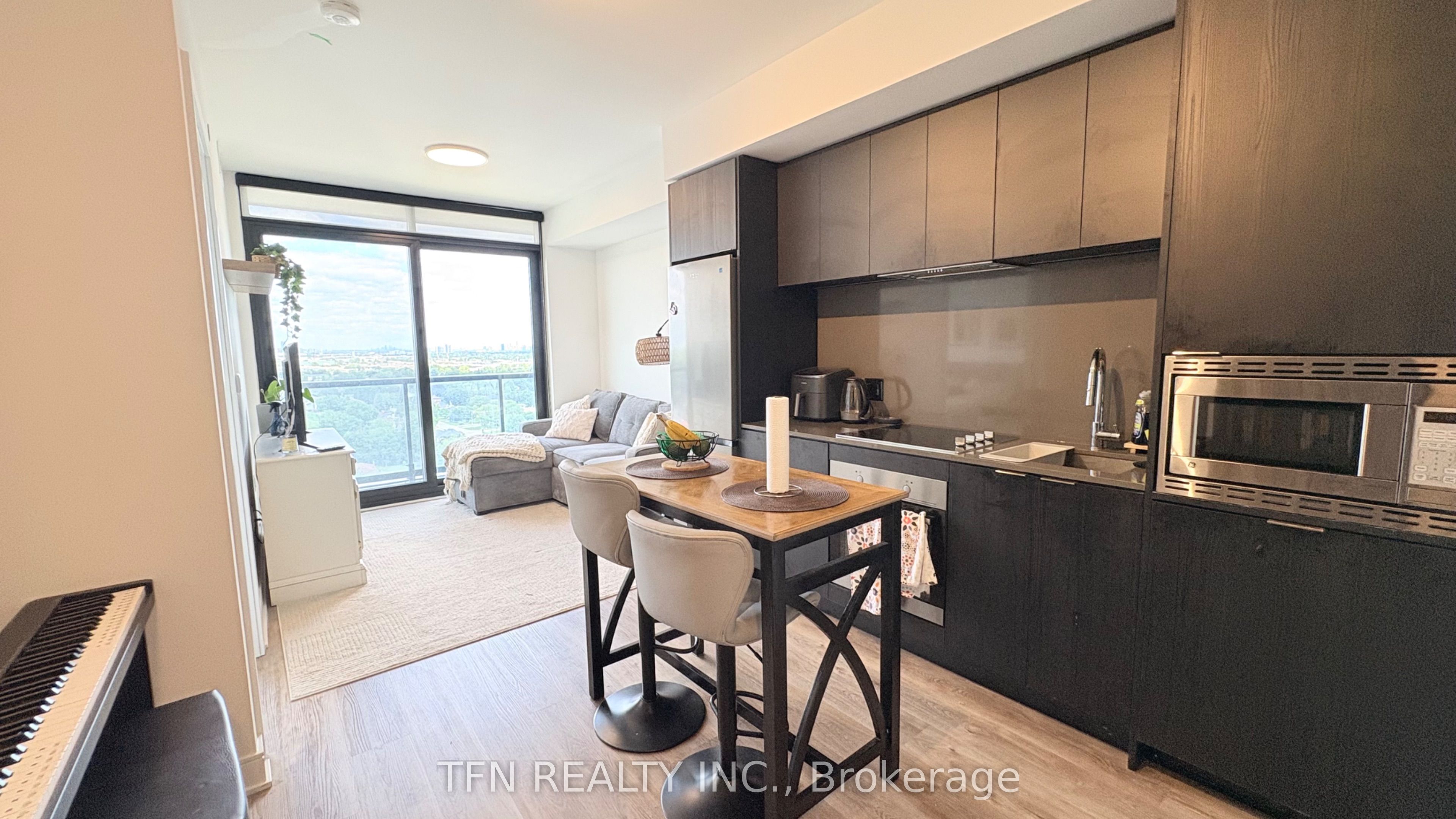 86 Dundas Street E 1611, Mississauga, ON L5A 1W4