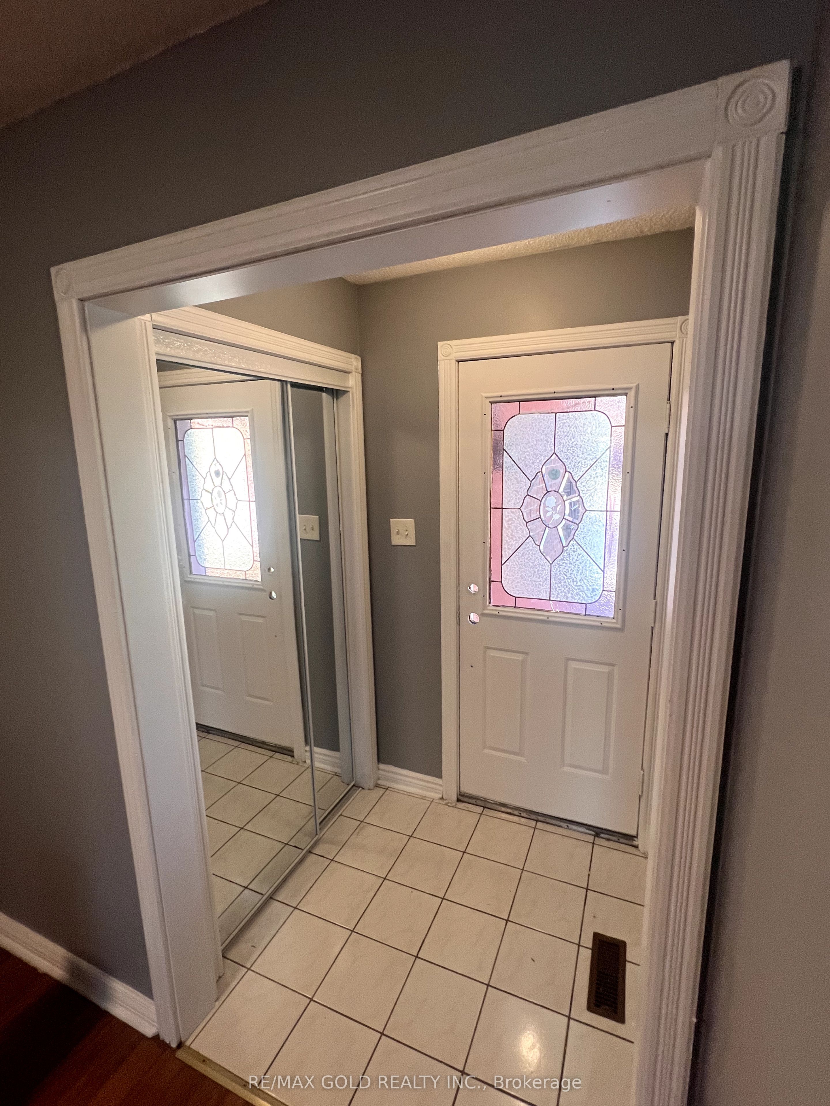 42 Toba Crescent, Brampton, ON L6Z 4R7 photo 2