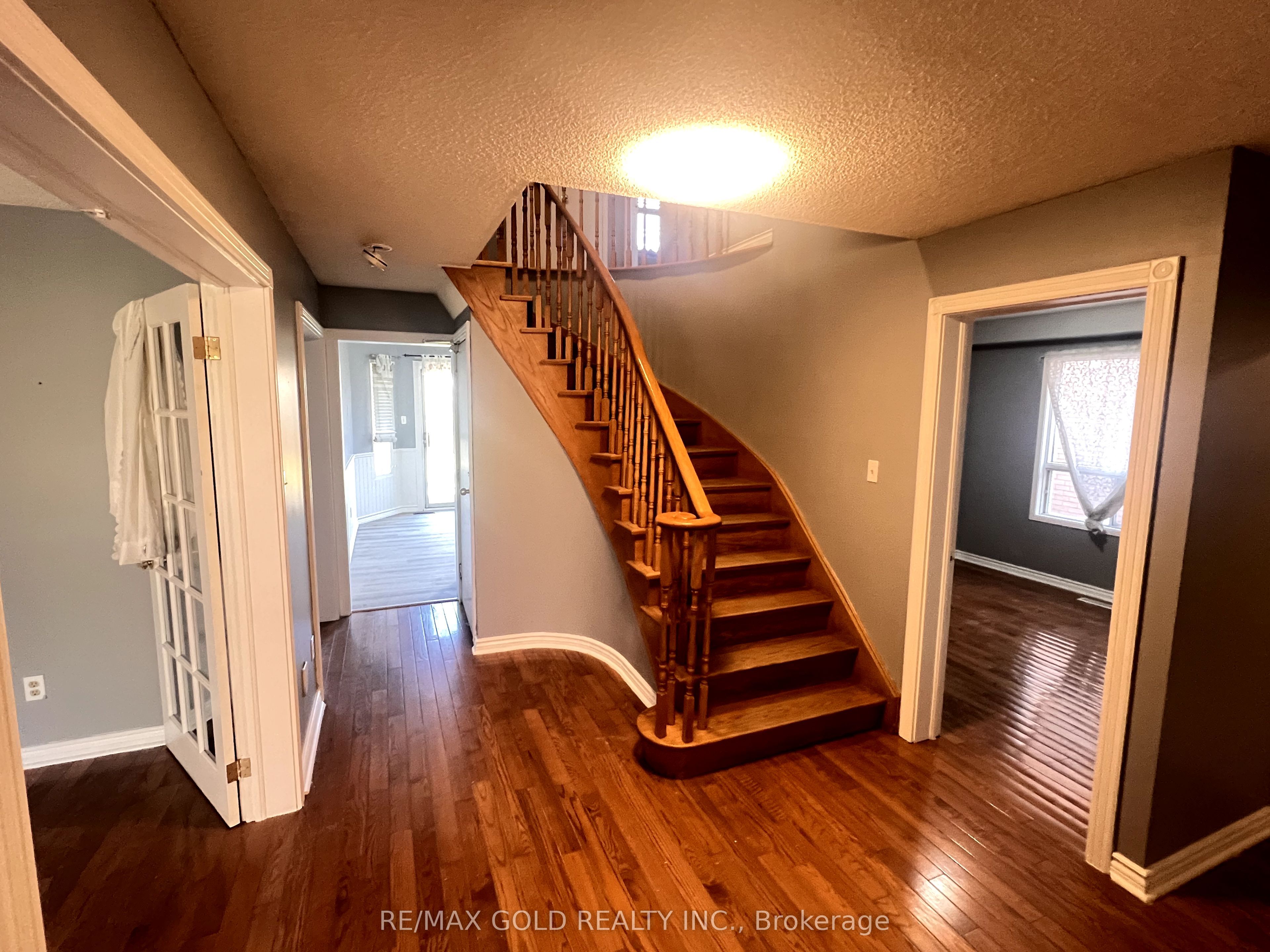 42 Toba Crescent, Brampton, ON L6Z 4R7 photo 3