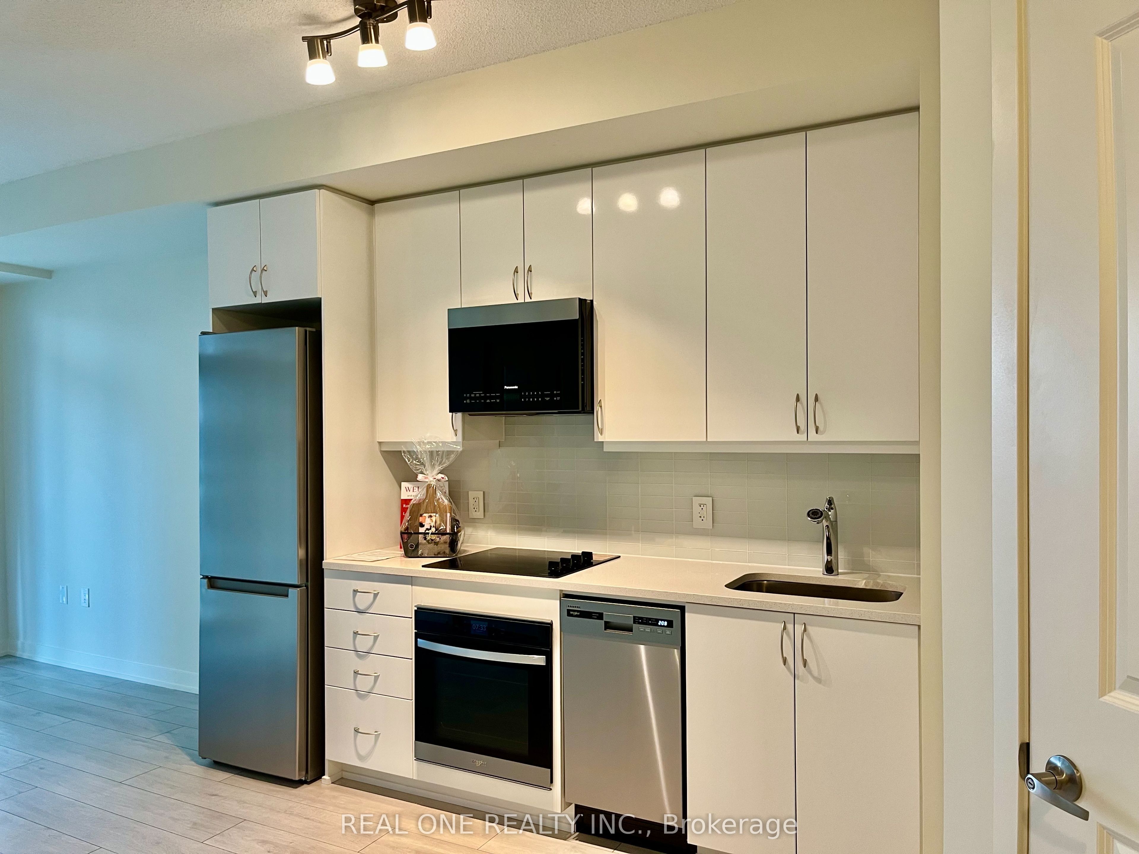 38 Annie Craig Drive 1706, Toronto, ON M8V 0G9 photo 4