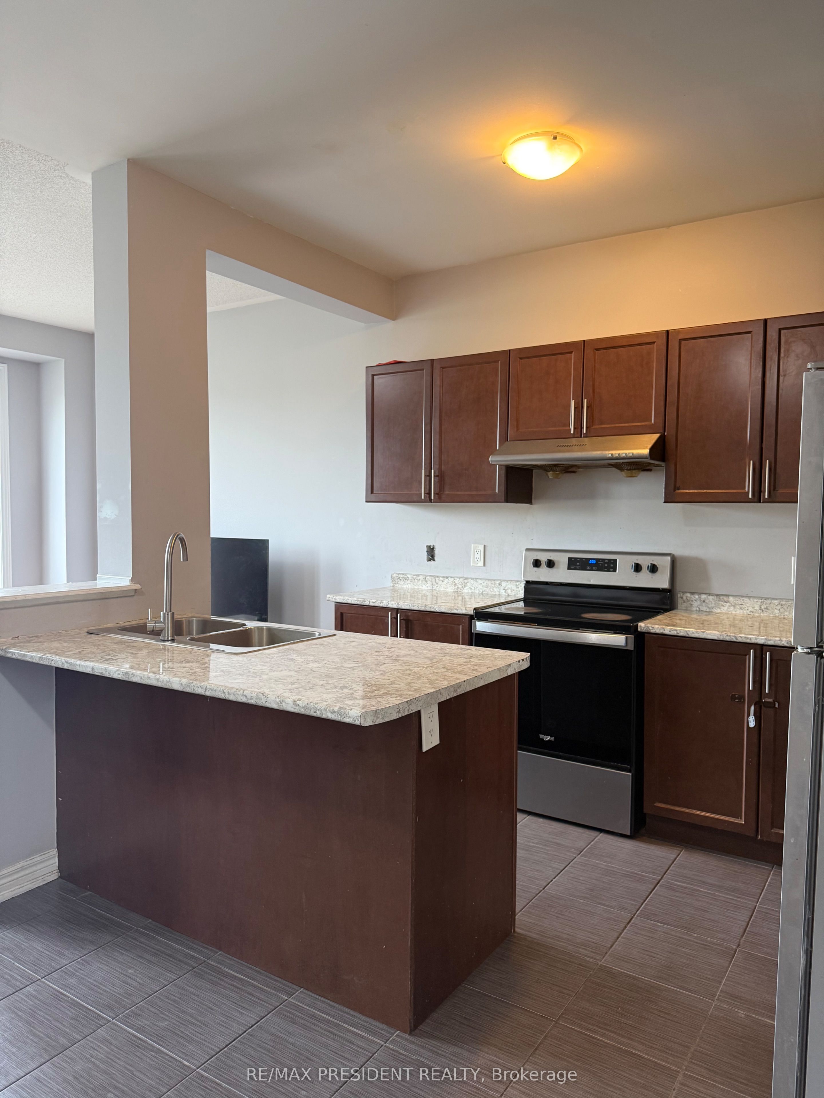 98 Davenfield Circle, Brampton, ON L6P 4M1 photo 5