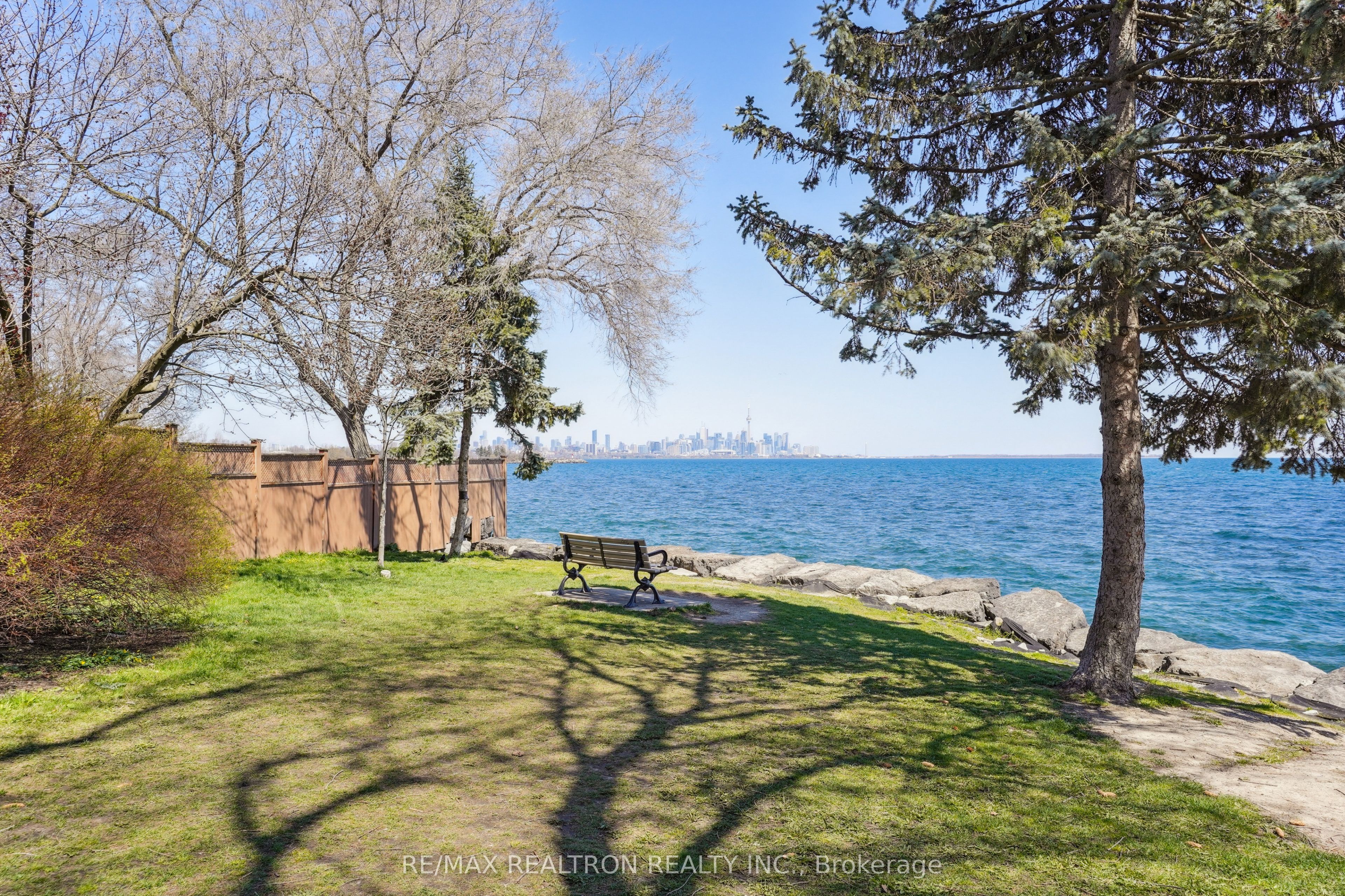 2585 Lake Shore Boulevard W, Toronto, ON M8V 1G3