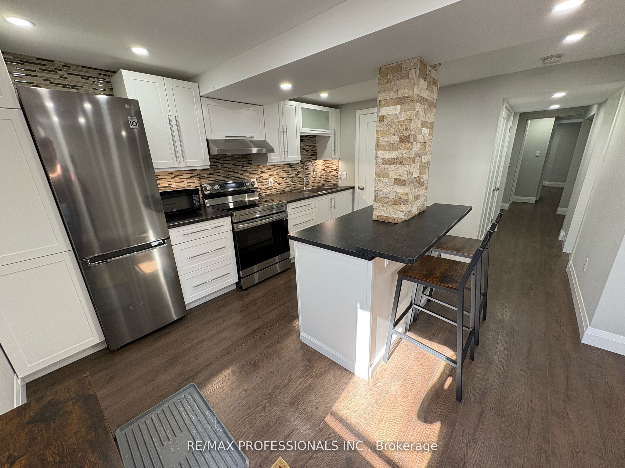 19 Elmbrook Crescent Lower, Toronto, ON M9C 5B2 photo 3