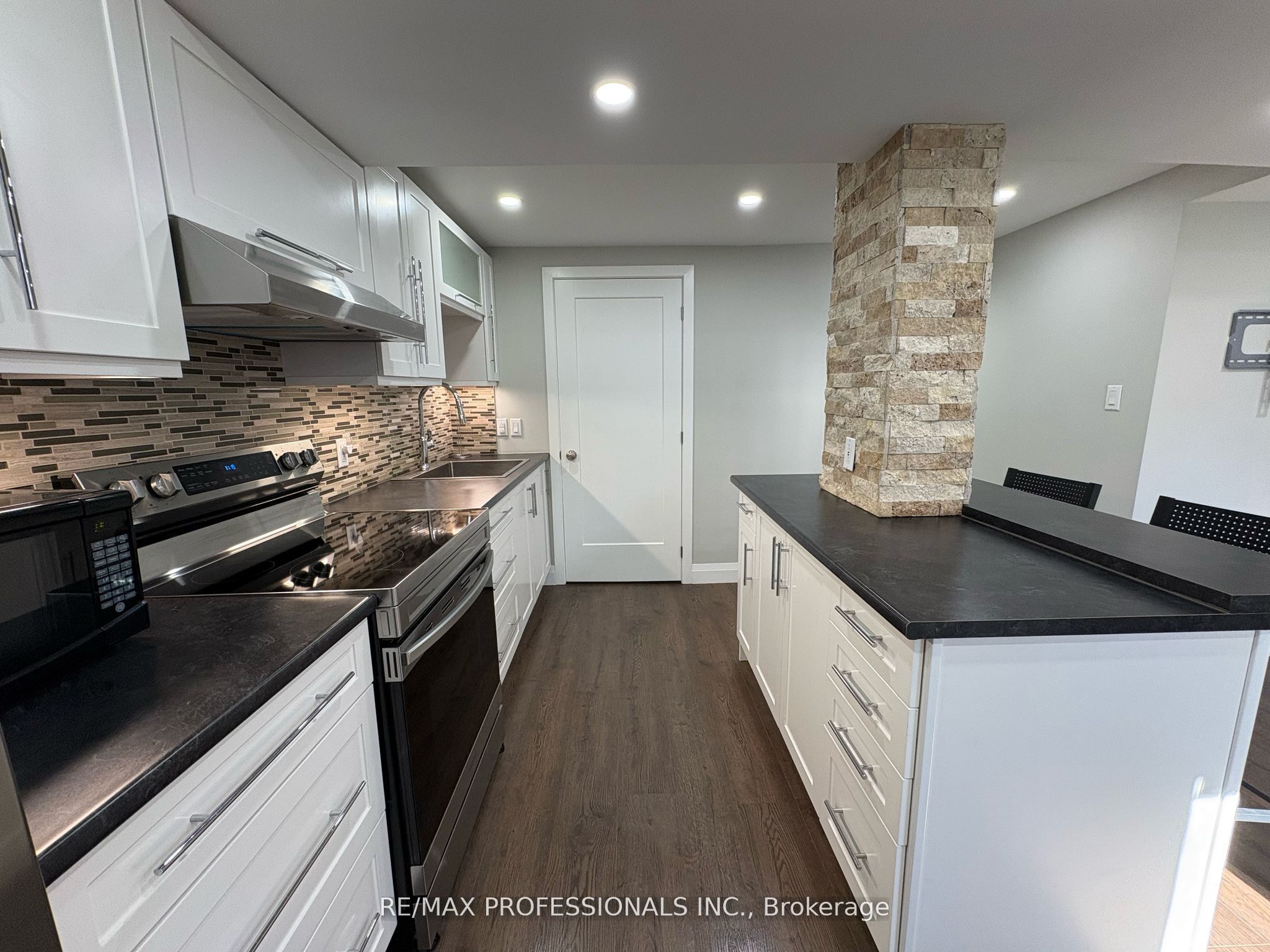 19 Elmbrook Crescent Lower, Toronto, ON M9C 5B2 photo 4