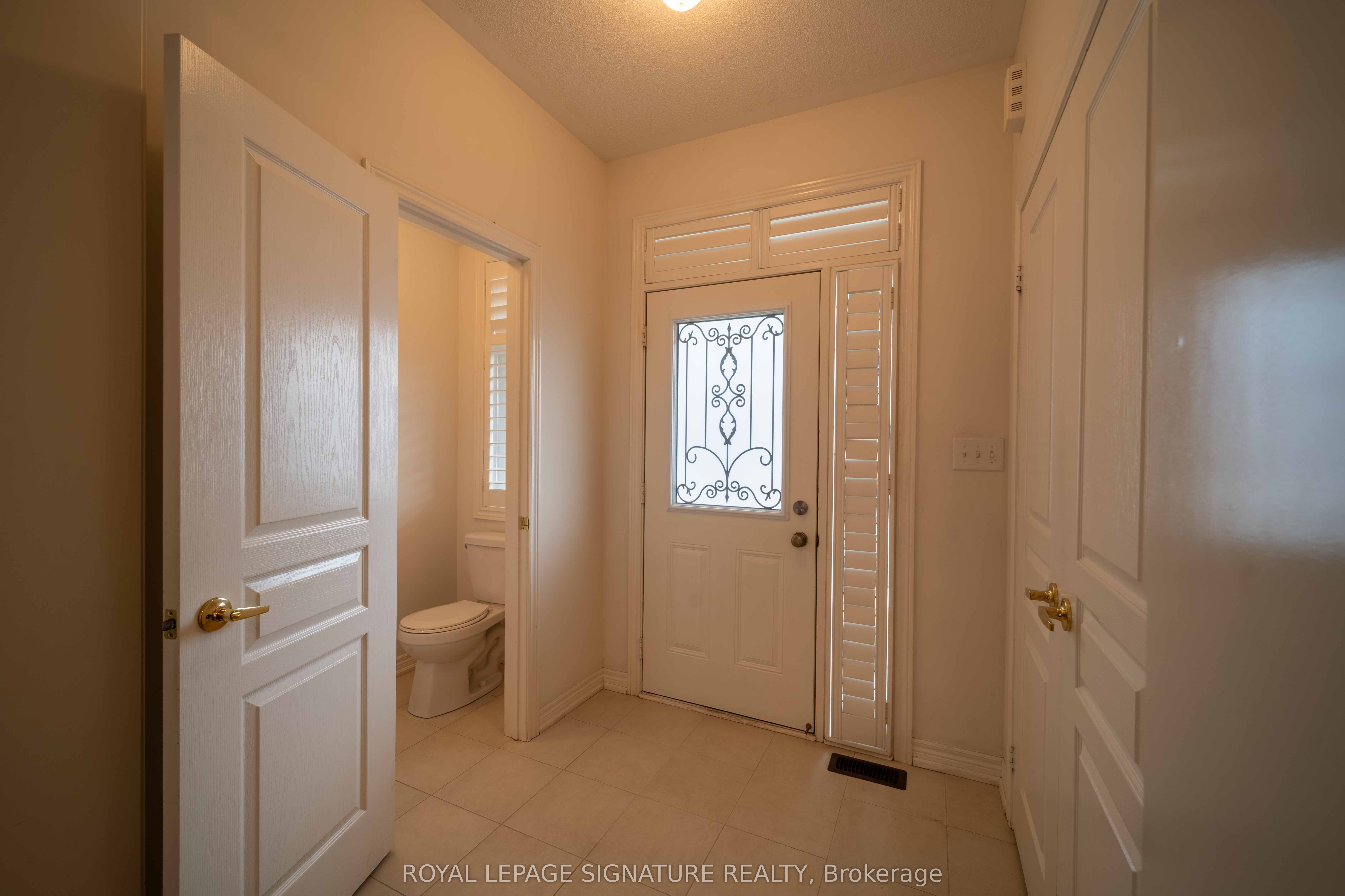 5570 Meadowcrest Avenue, Mississauga, ON L5M 0V1 photo 2