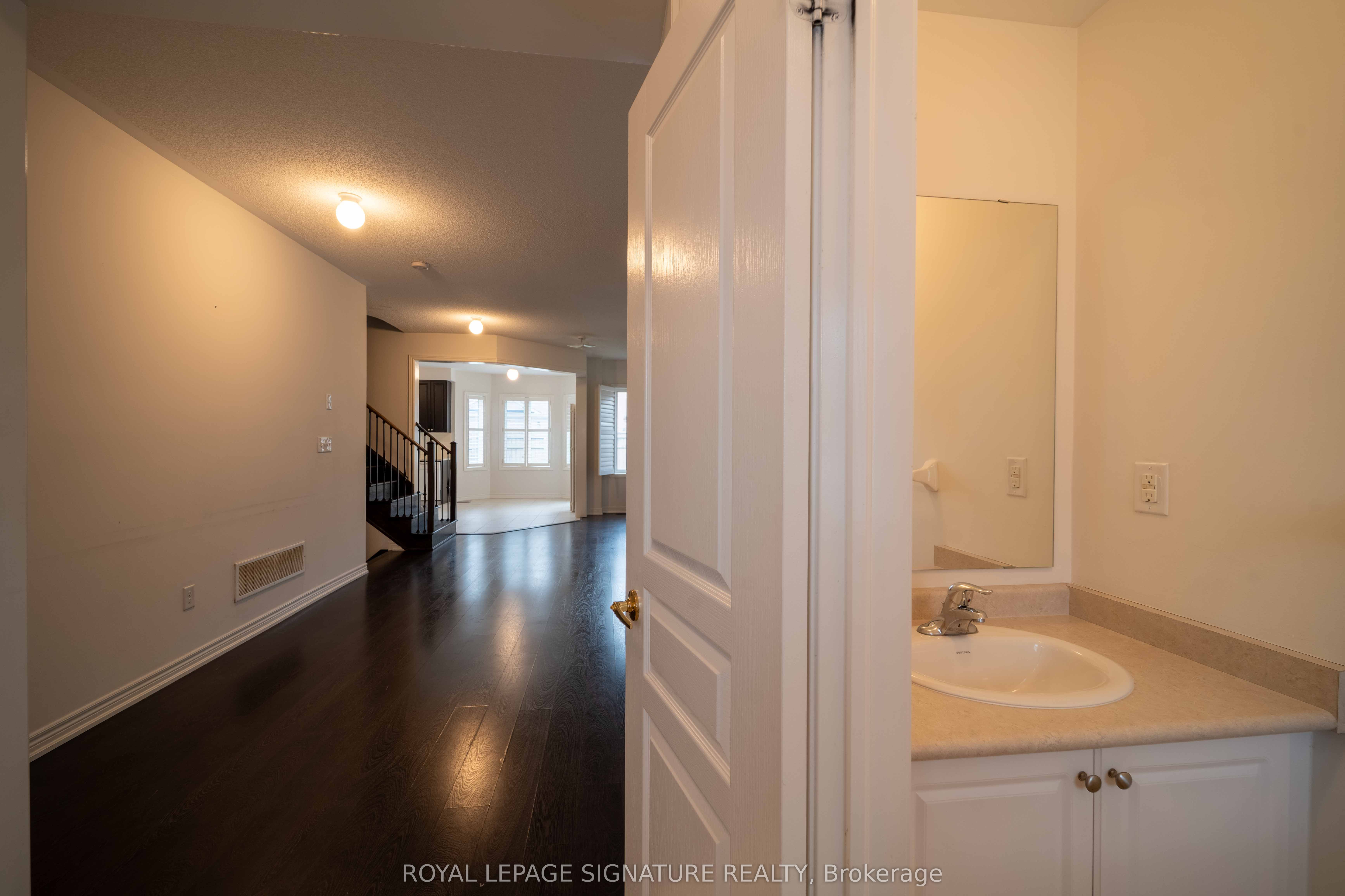 5570 Meadowcrest Avenue, Mississauga, ON L5M 0V1 photo 3