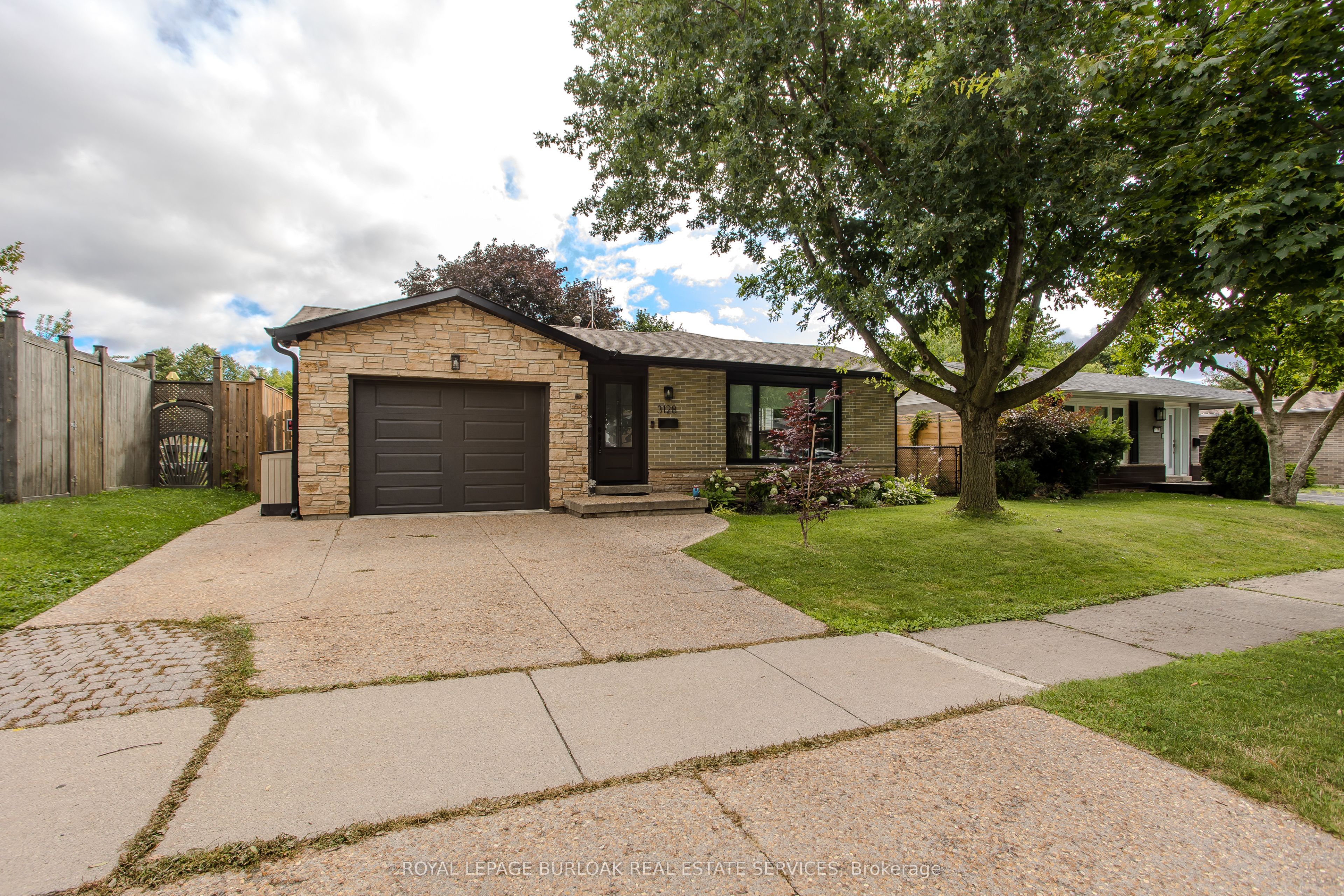 3128 Centennial Drive, Burlington, ON L7M 1B9 photo 2