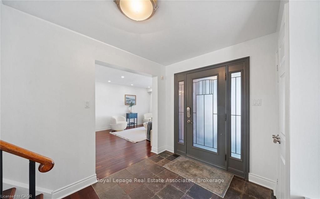 1550 Woodeden Drive, Mississauga, ON L5H 2V3 photo 3