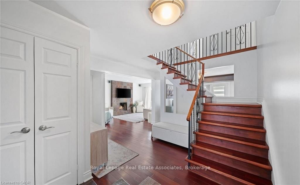 1550 Woodeden Drive, Mississauga, ON L5H 2V3 photo 4